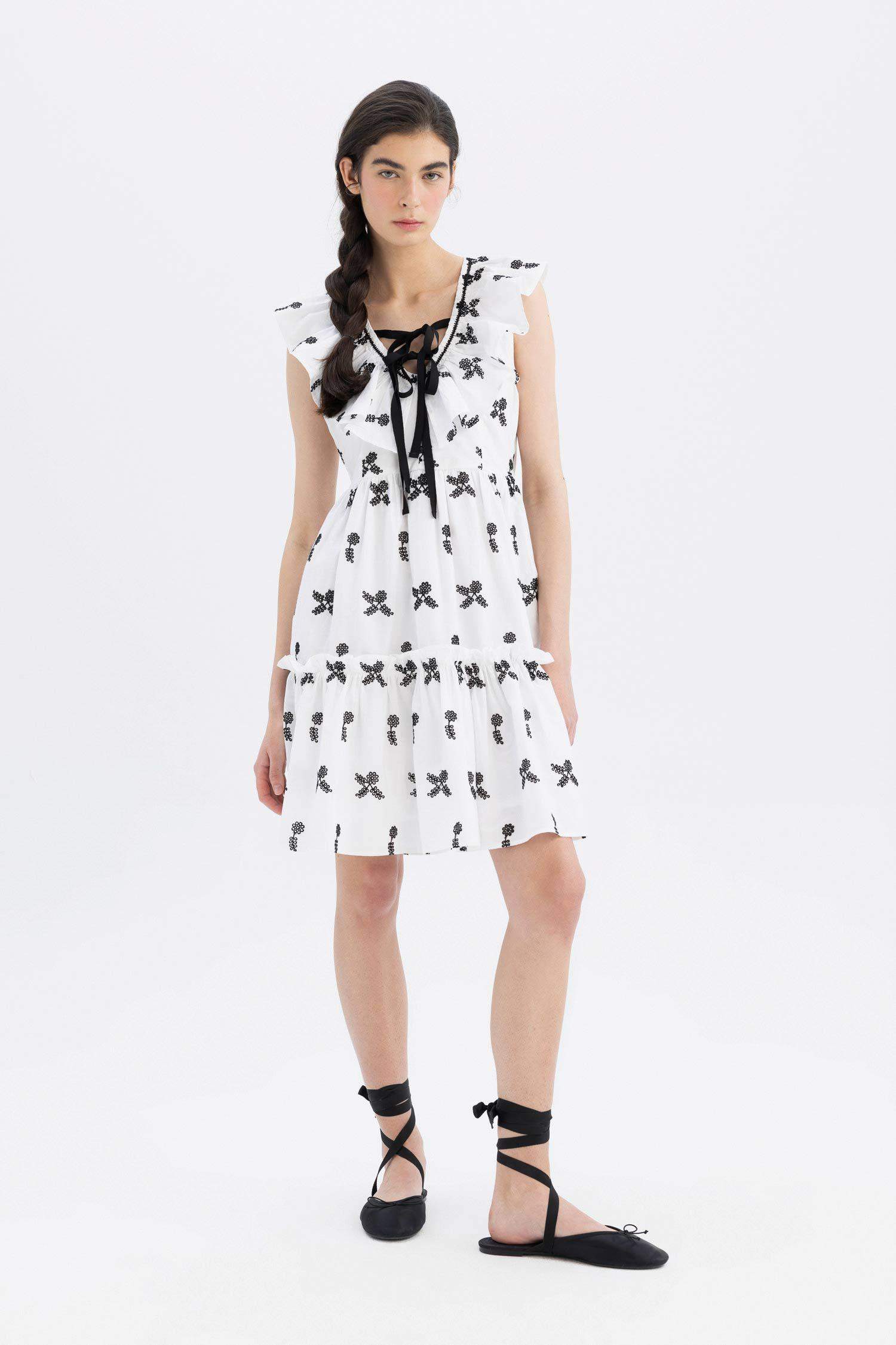 Lug Von Siga x DeFacto Bodycon V-Neck Embroidery Mini Dress