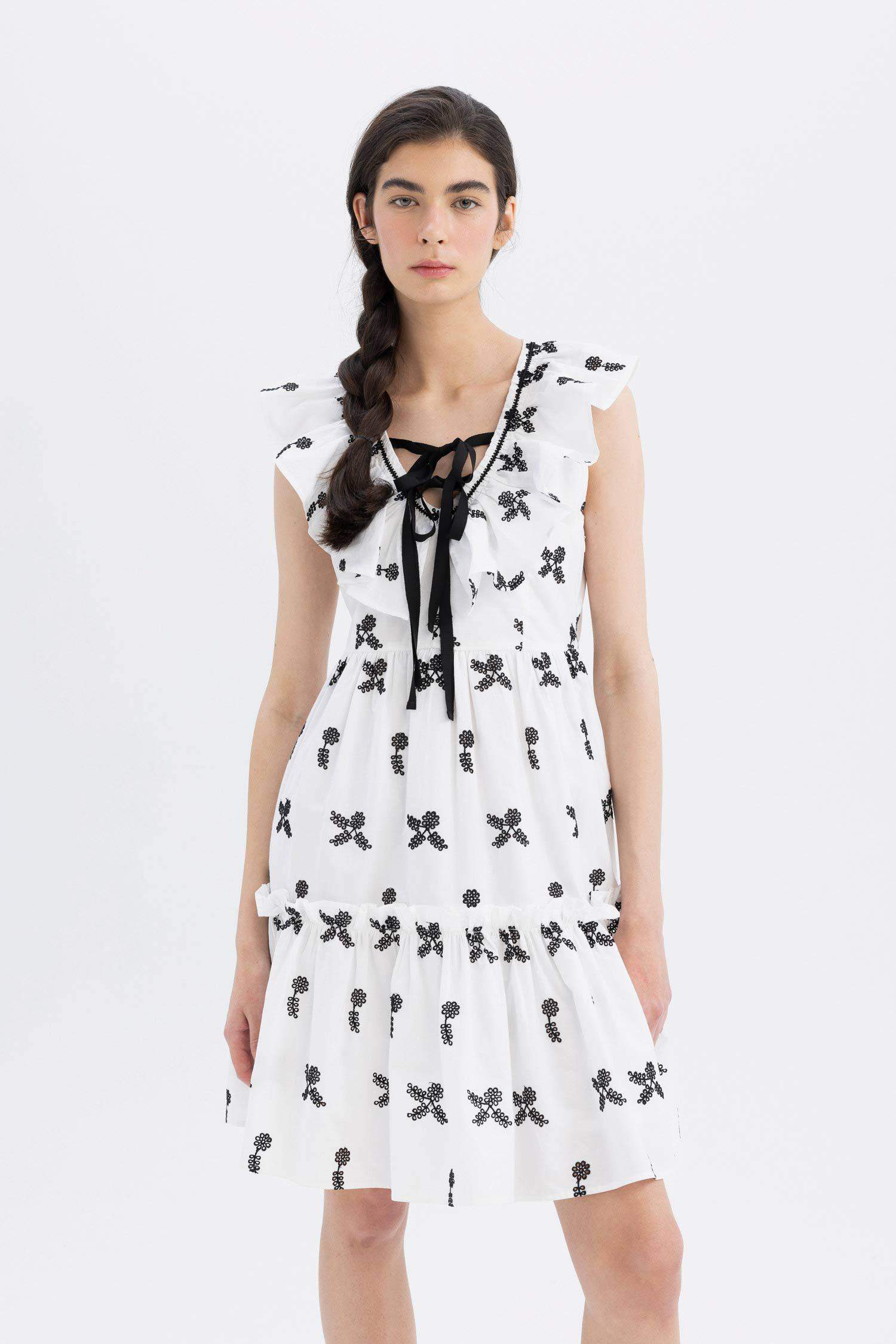 Lug Von Siga x DeFacto Bodycon V-Neck Embroidery Mini Dress