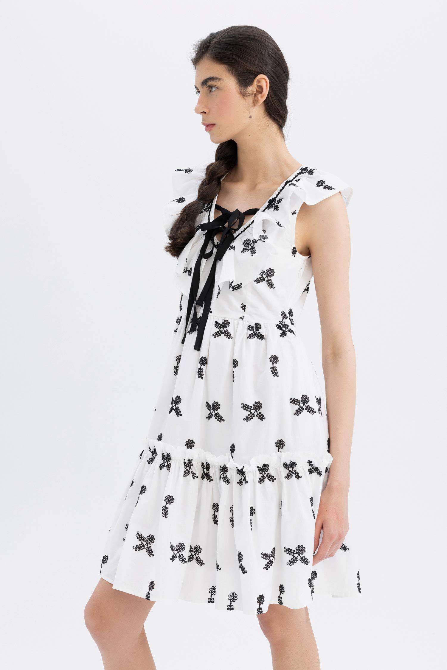 Lug Von Siga x DeFacto Bodycon V-Neck Embroidery Mini Dress