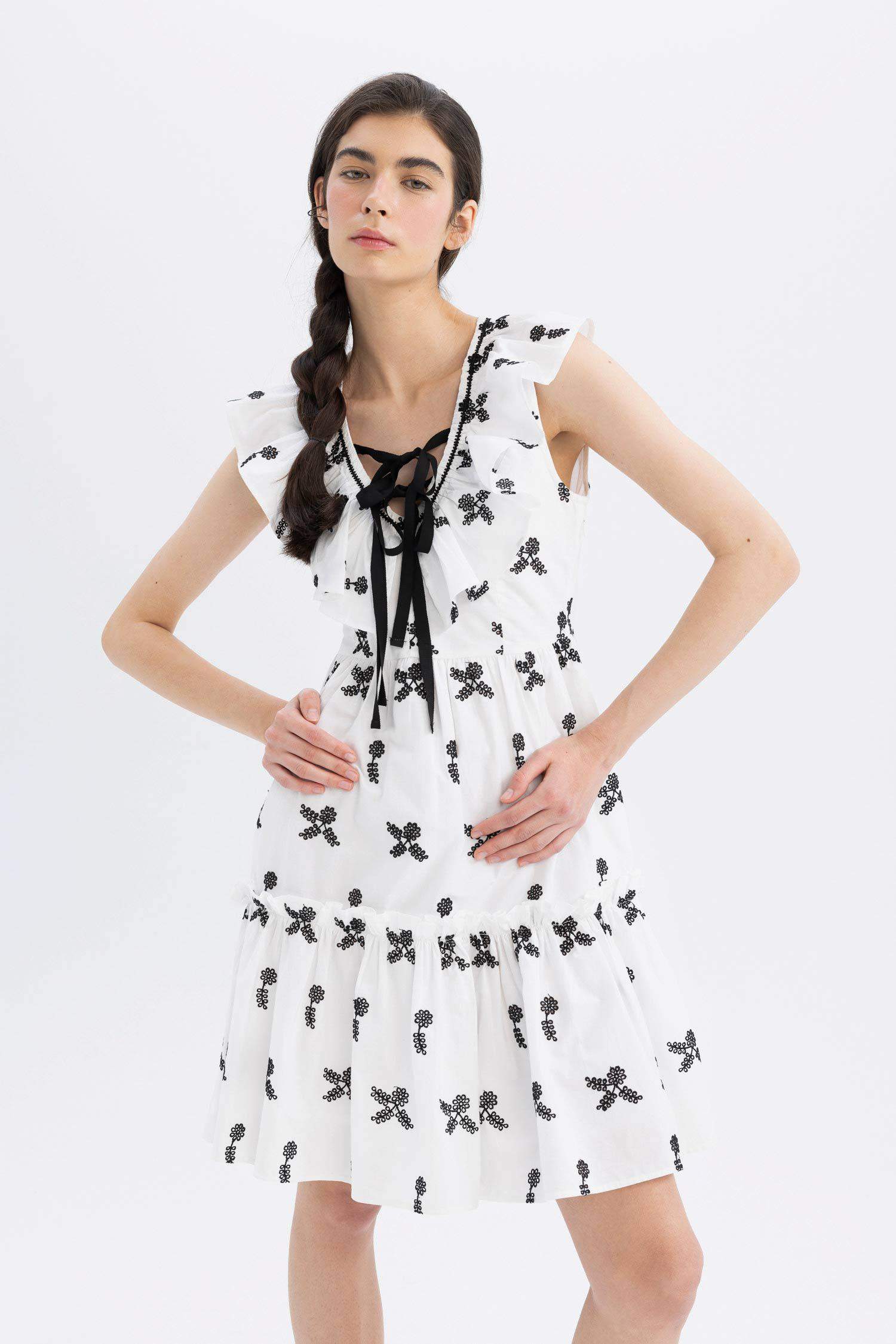 Lug Von Siga x DeFacto Bodycon V-Neck Embroidery Mini Dress