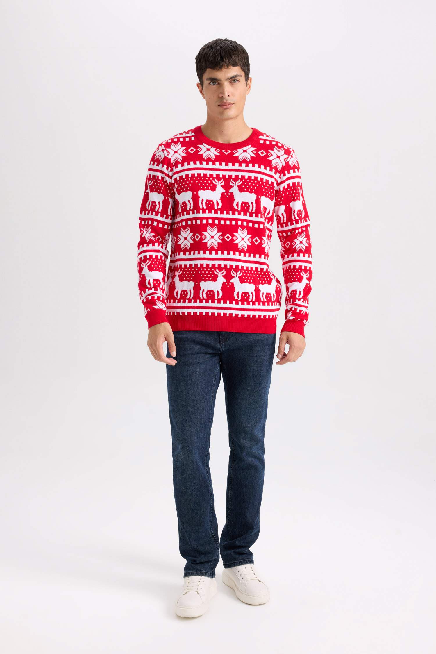 بلوفر تريكو قصة عادية بياقة مستديرة