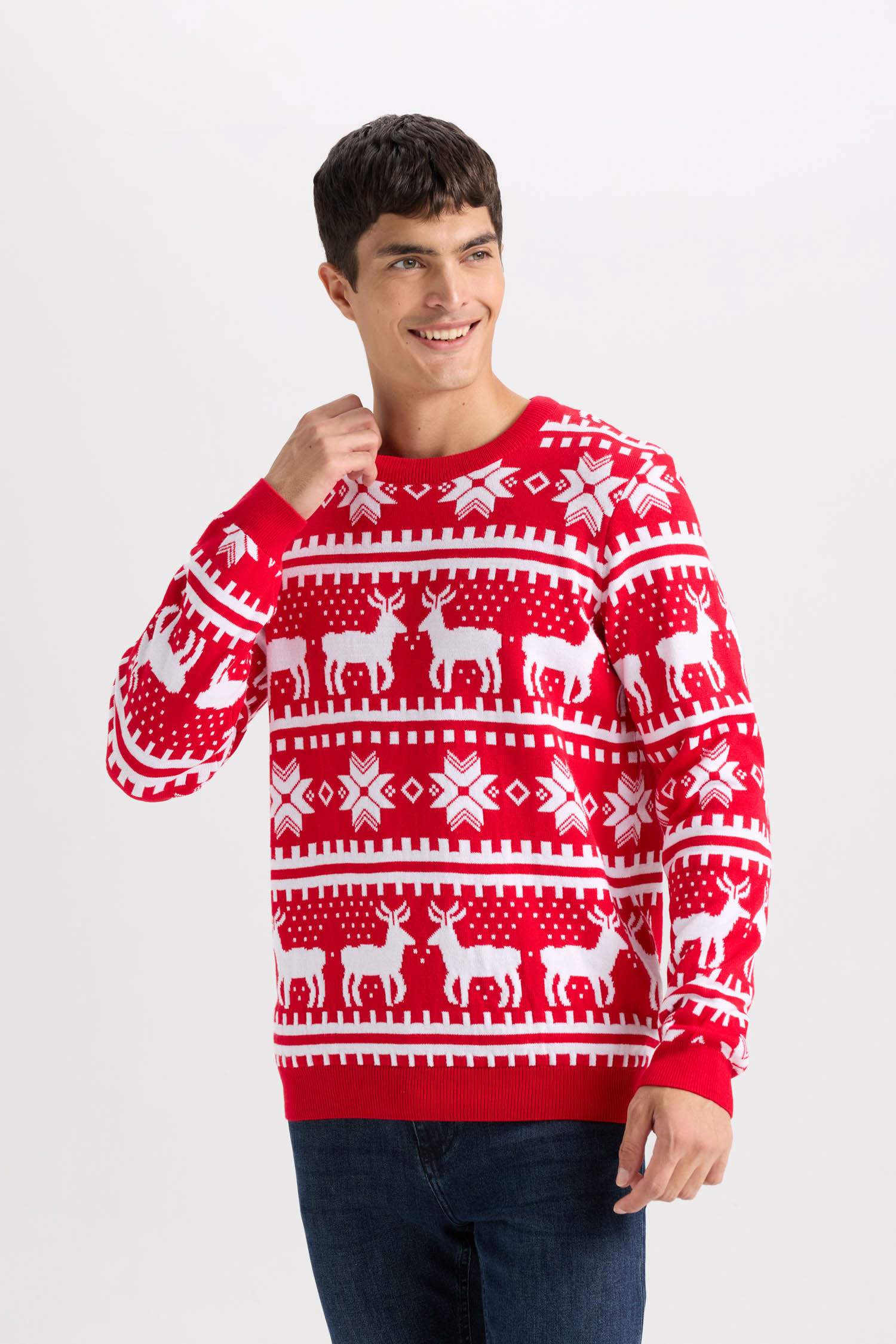 بلوفر تريكو قصة عادية بياقة مستديرة