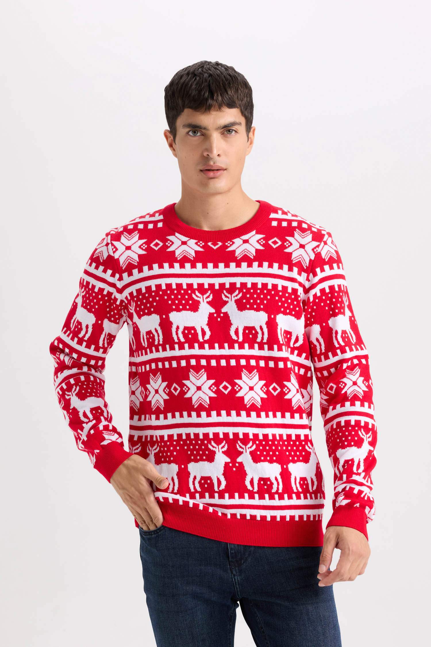 بلوفر تريكو قصة عادية بياقة مستديرة