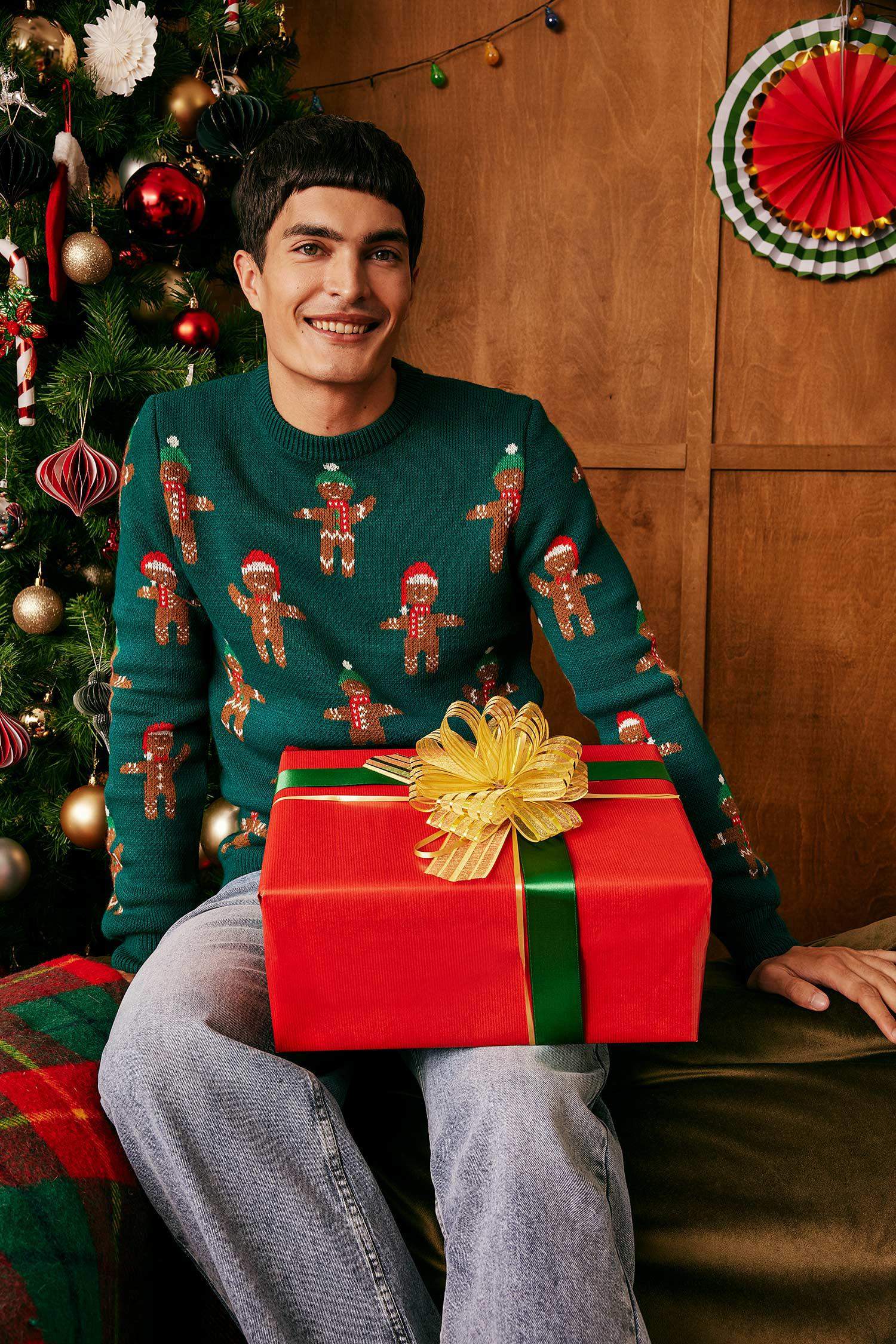 New Year Themed Standard Fit Patterned Knitted Pullover