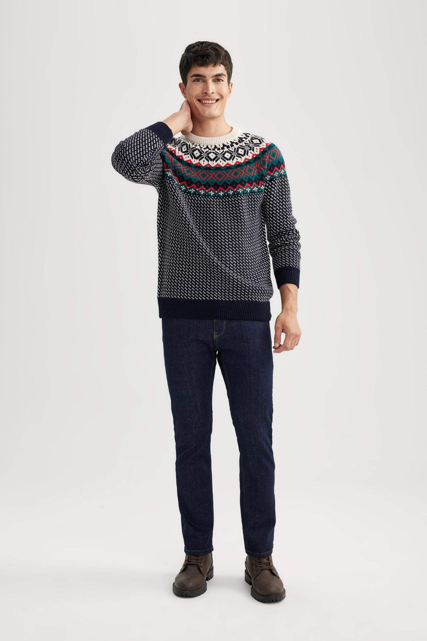 بلوفر تريكو قصة عادية بطبعة كريسماس