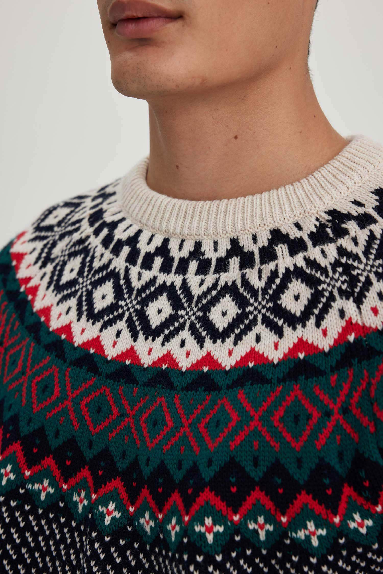 بلوفر تريكو قصة عادية بطبعة كريسماس