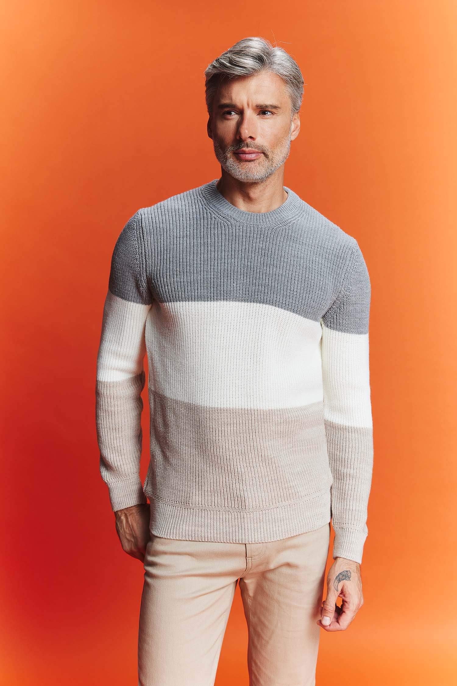 بلوفر تريكو قصة عادية برقبة مستديرة