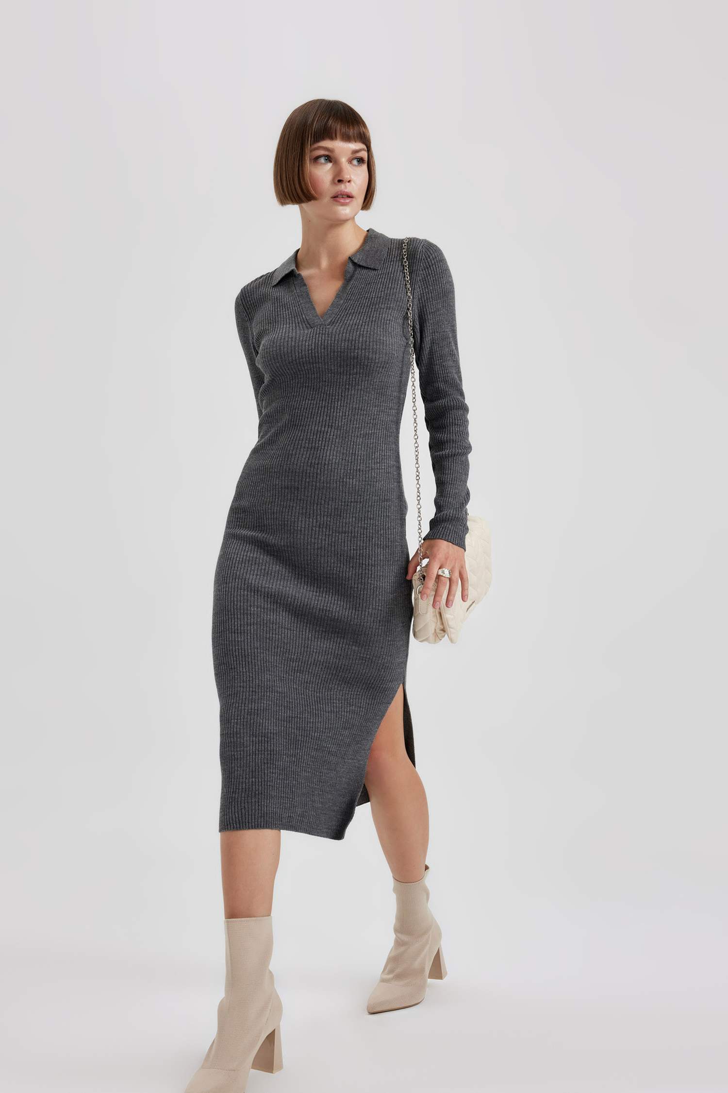 Fitted Apaş Yaka Basic Düz Uzun Kollu Yırtmaçlı Midi Triko Elbise