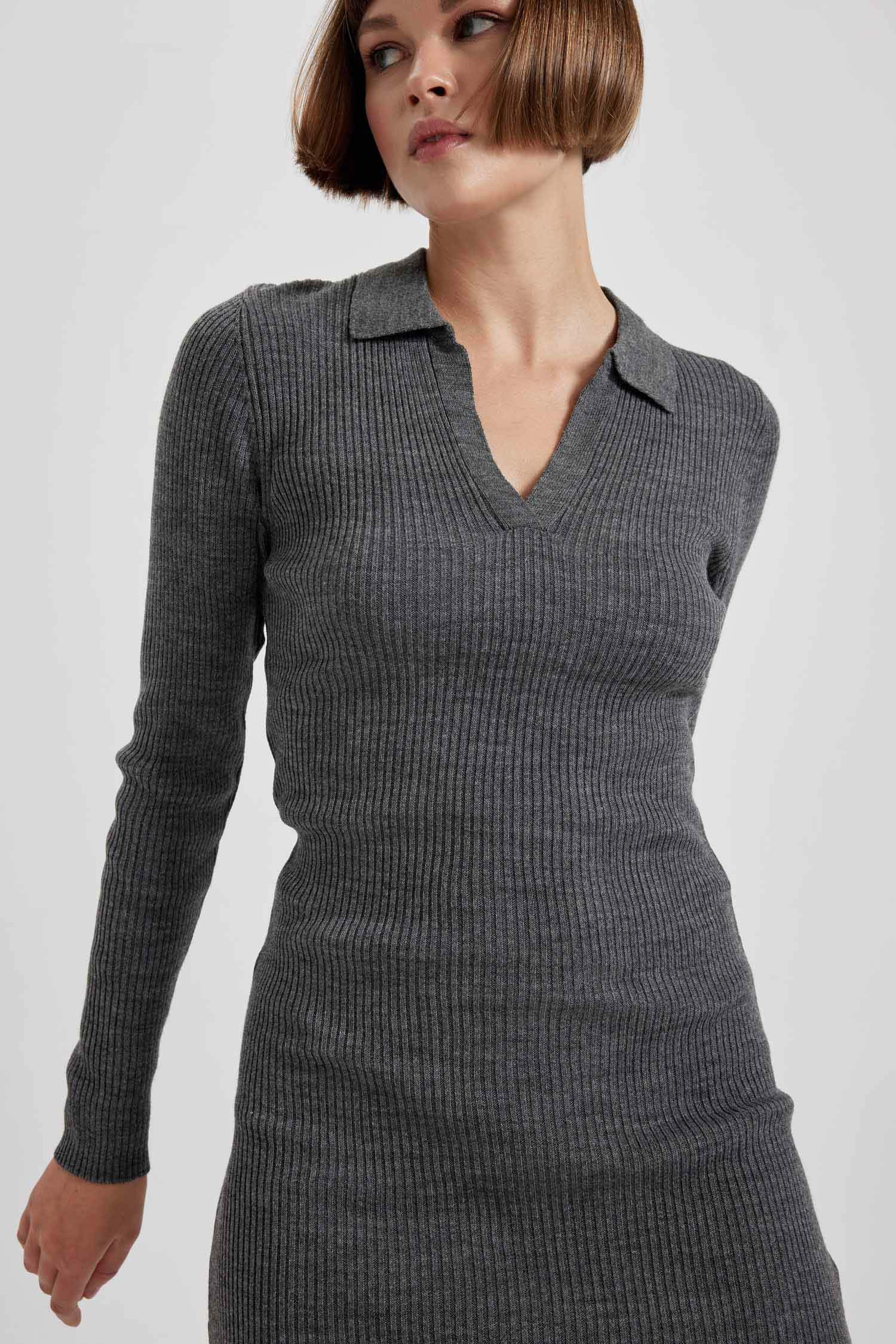 Fitted Apaş Yaka Basic Düz Uzun Kollu Yırtmaçlı Midi Triko Elbise