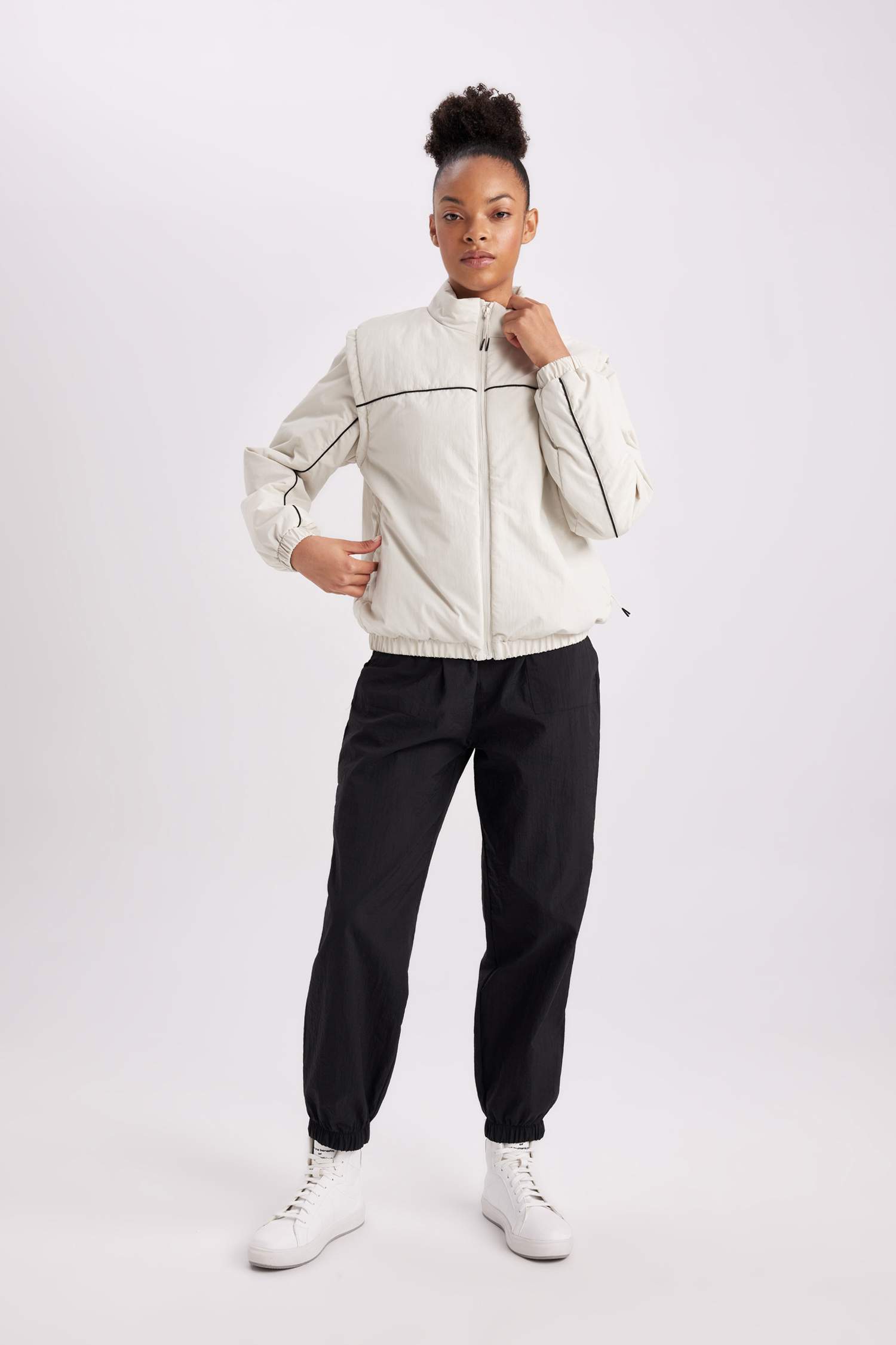 Su İtici Mont Rüzgar Geçirmez Dik Yaka Çıkarılabilir Kol Detaylı Cepli Astarlı