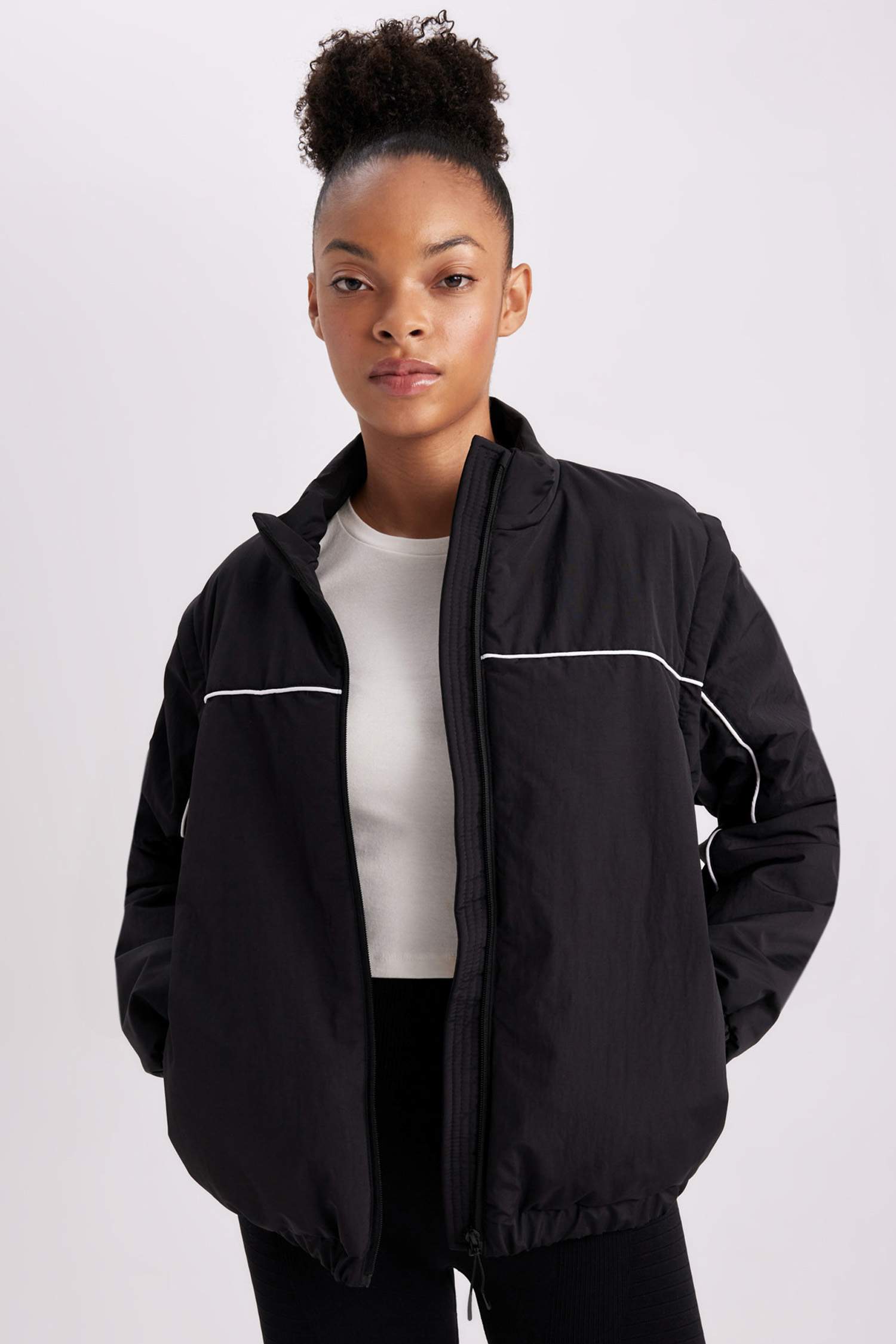 Su İtici Mont Rüzgar Geçirmez Dik Yaka Çıkarılabilir Kol Detaylı Cepli Astarlı