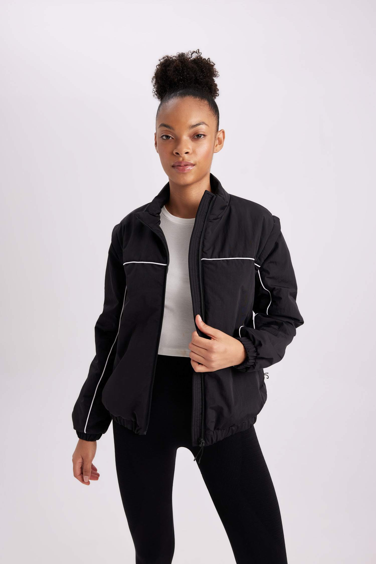 Su İtici Mont Rüzgar Geçirmez Dik Yaka Çıkarılabilir Kol Detaylı Cepli Astarlı