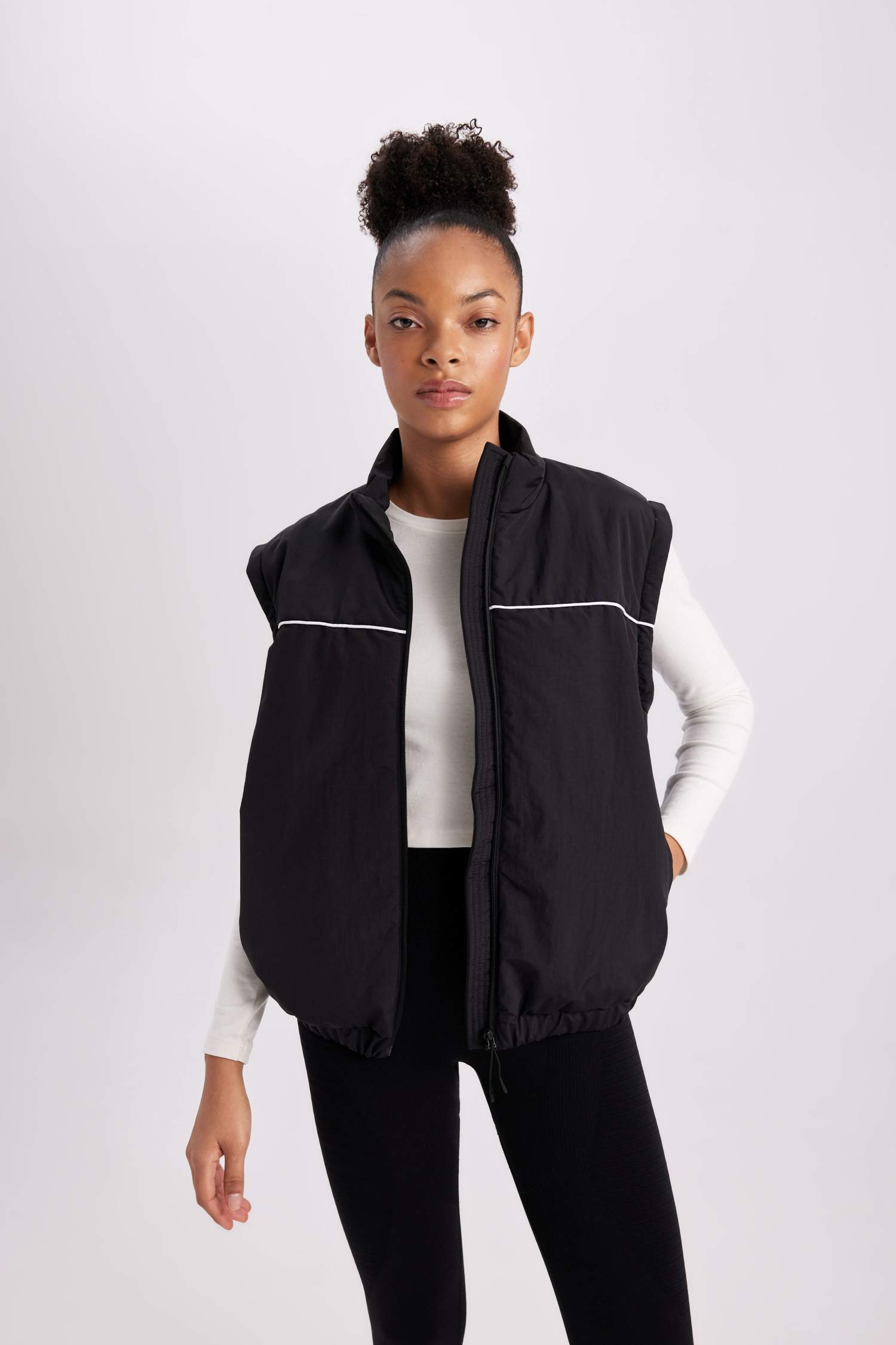 Su İtici Mont Rüzgar Geçirmez Dik Yaka Çıkarılabilir Kol Detaylı Cepli Astarlı