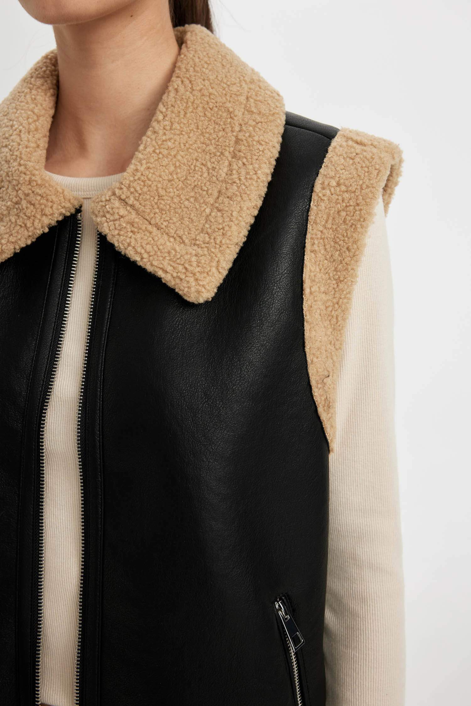 Su Geçirmez Regular Kalıp İçi Suni Kürklü Fermuarlı Suni Deri Yelek