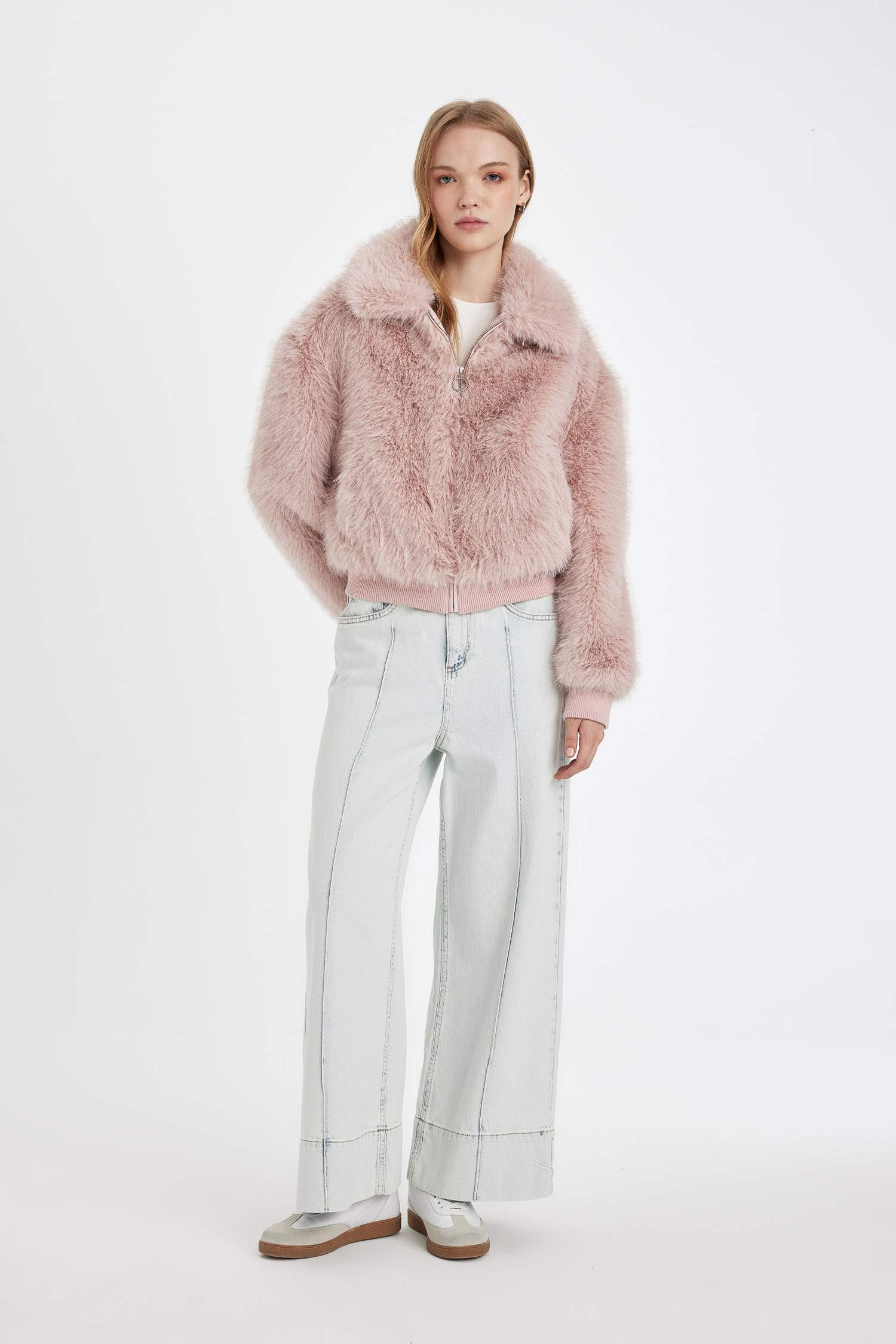 Regular Fit Geniş Yaka Fermuarlı Kısa Suni Kürk Kaban