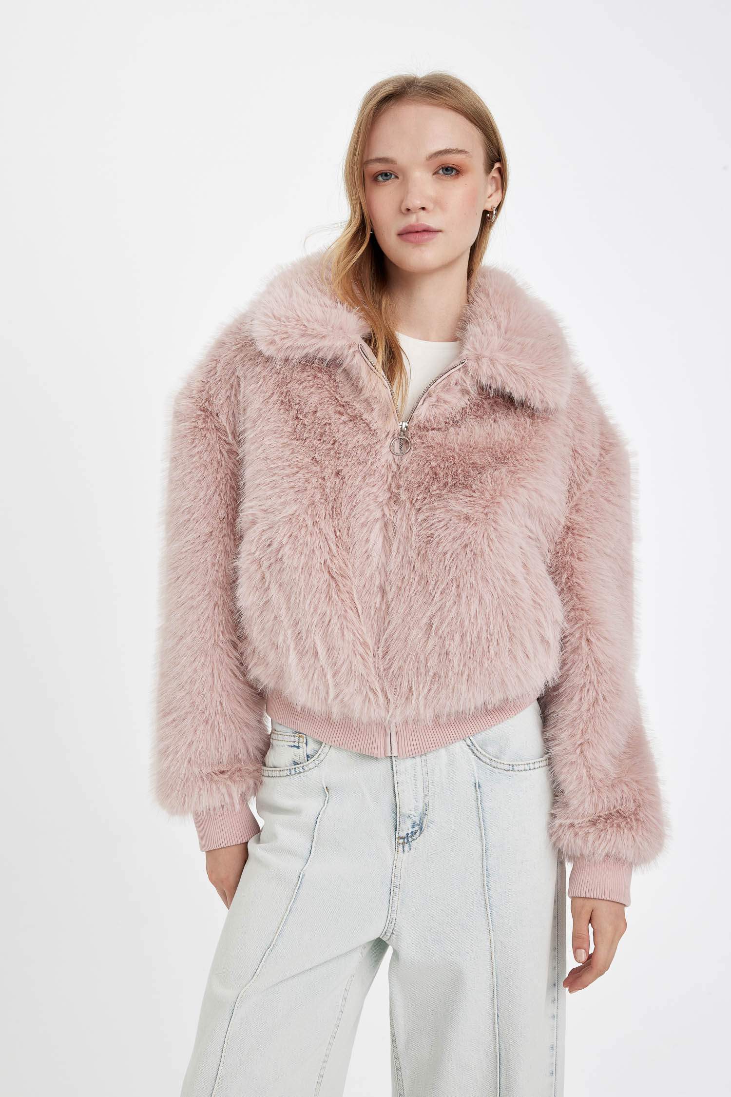 Regular Fit Geniş Yaka Fermuarlı Kısa Suni Kürk Kaban