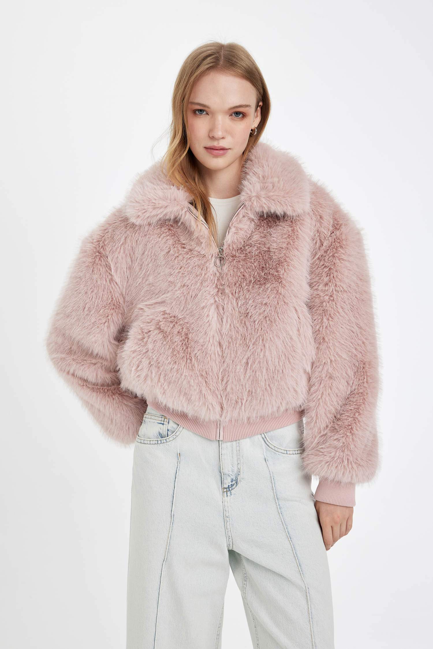 Regular Fit Geniş Yaka Fermuarlı Kısa Suni Kürk Kaban