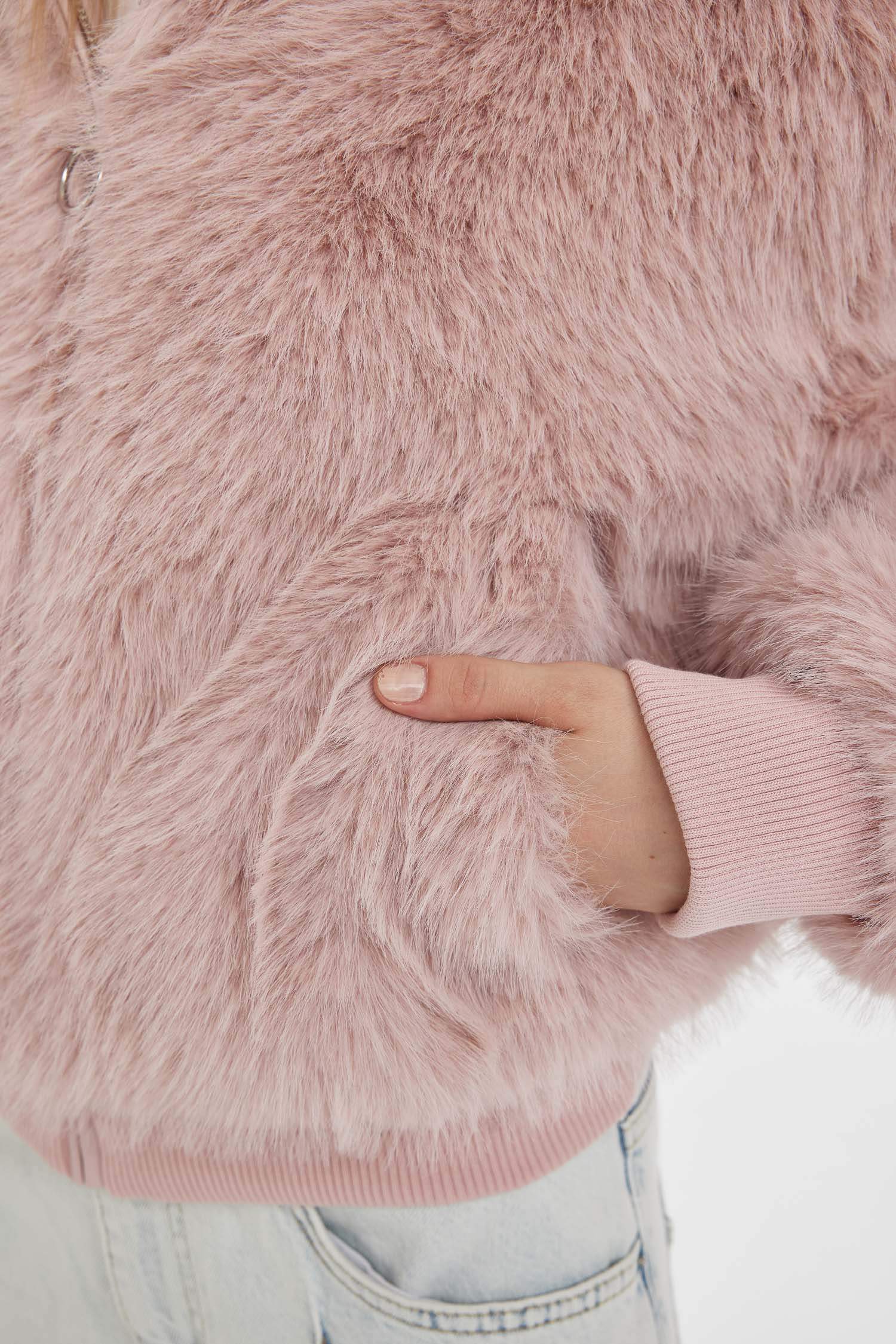 Regular Fit Geniş Yaka Fermuarlı Kısa Suni Kürk Kaban