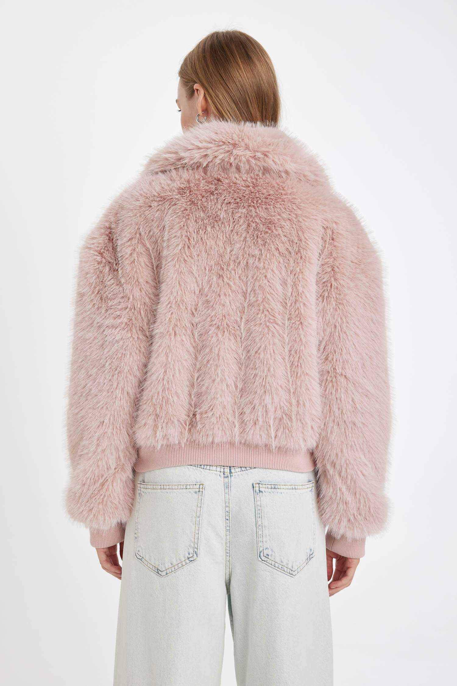 Regular Fit Geniş Yaka Fermuarlı Kısa Suni Kürk Kaban