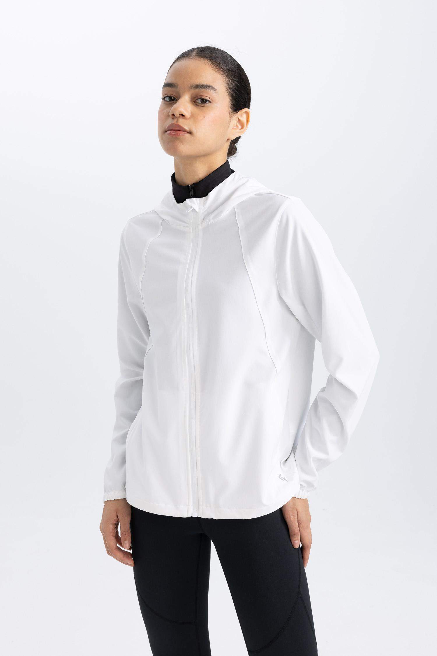 جاكيت خفيف أبيض وتر بروف سليم فيت بكابيشون من DeFactoFit