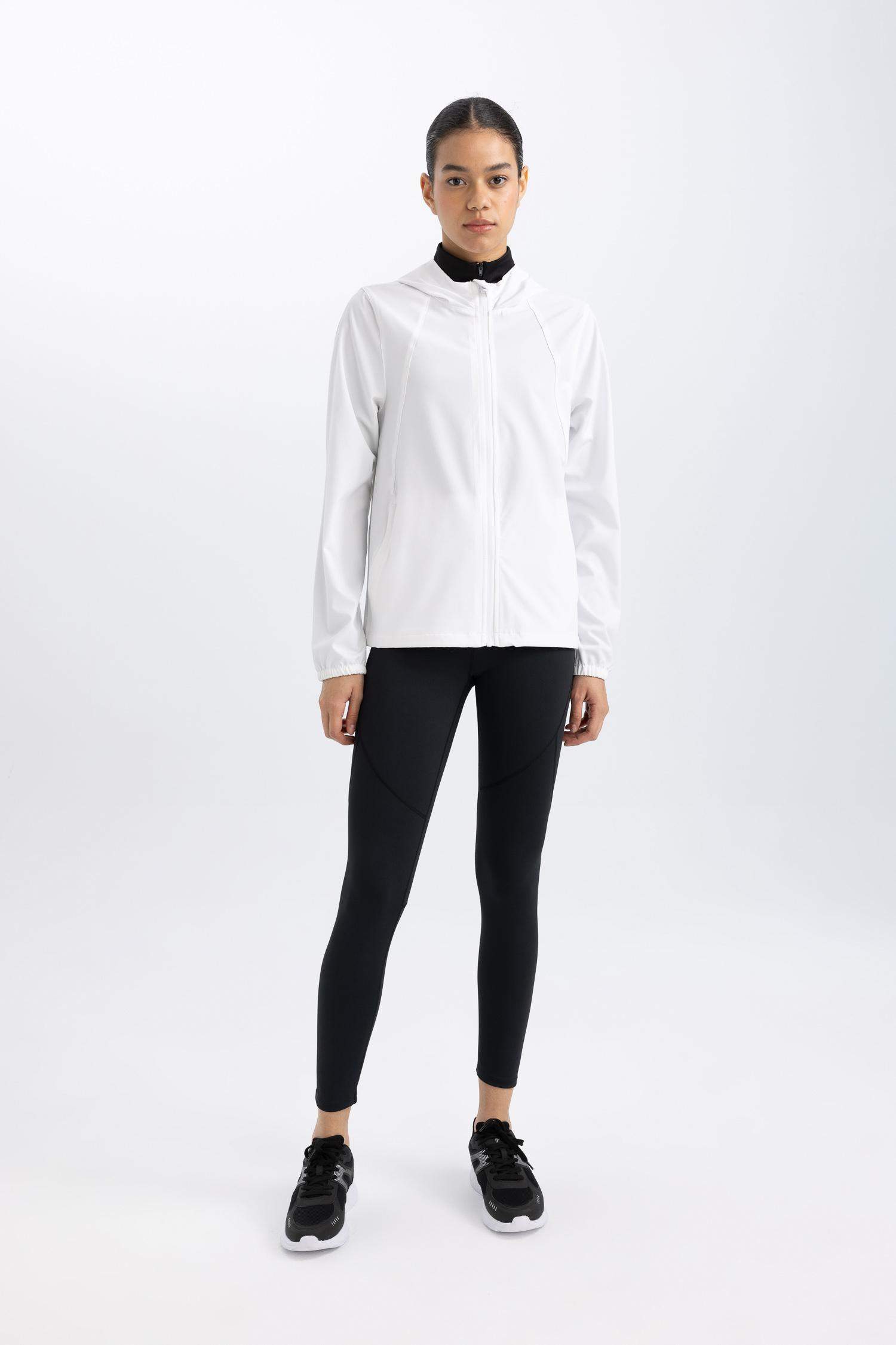 جاكيت خفيف أبيض وتر بروف سليم فيت بكابيشون من DeFactoFit