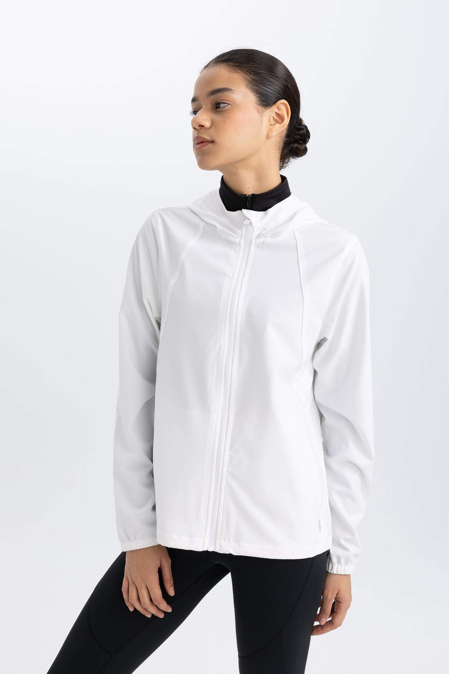 جاكيت خفيف أبيض وتر بروف سليم فيت بكابيشون من DeFactoFit