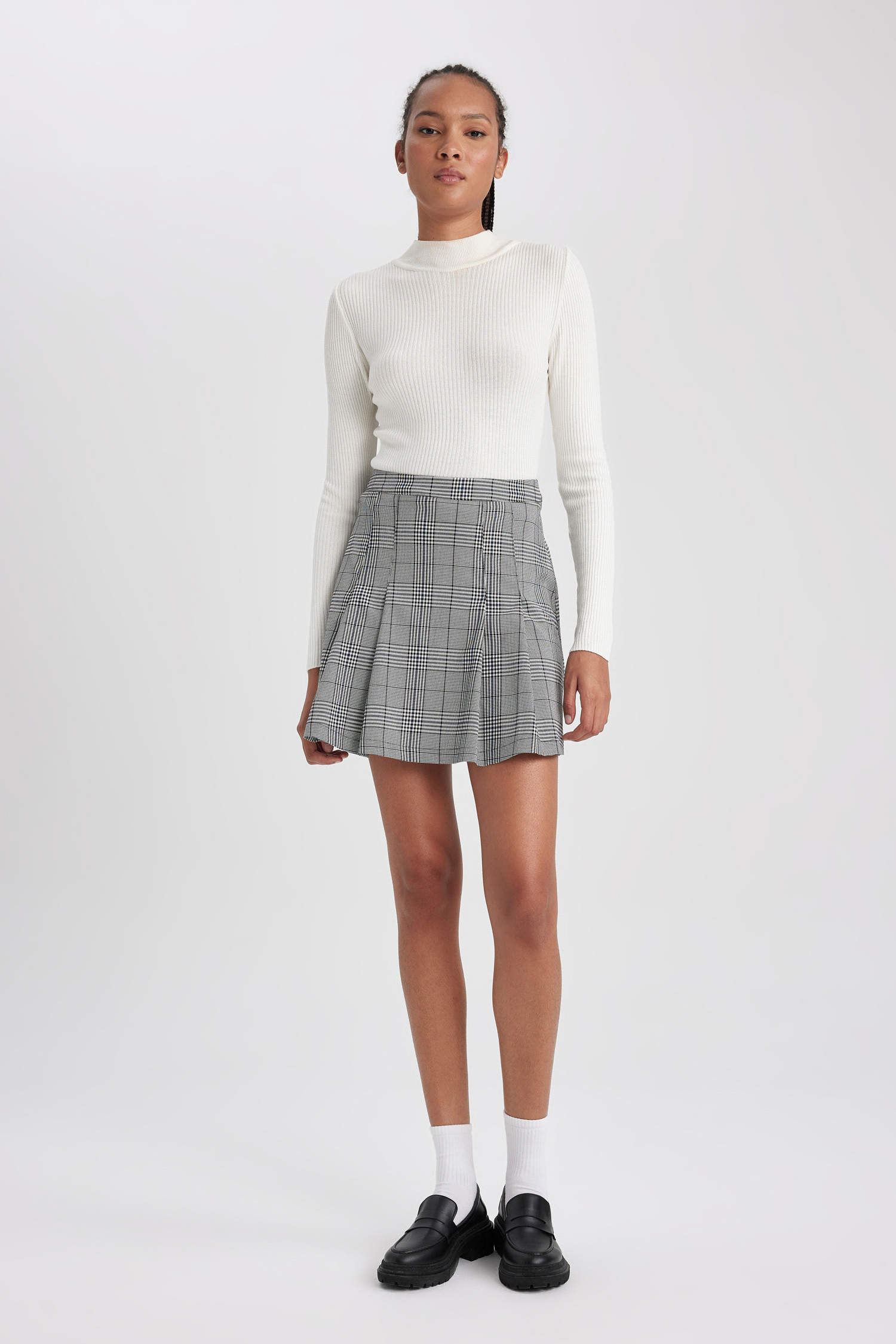 Black WOMEN Pleat Plaid Mini Skirt 2925219 | DeFacto
