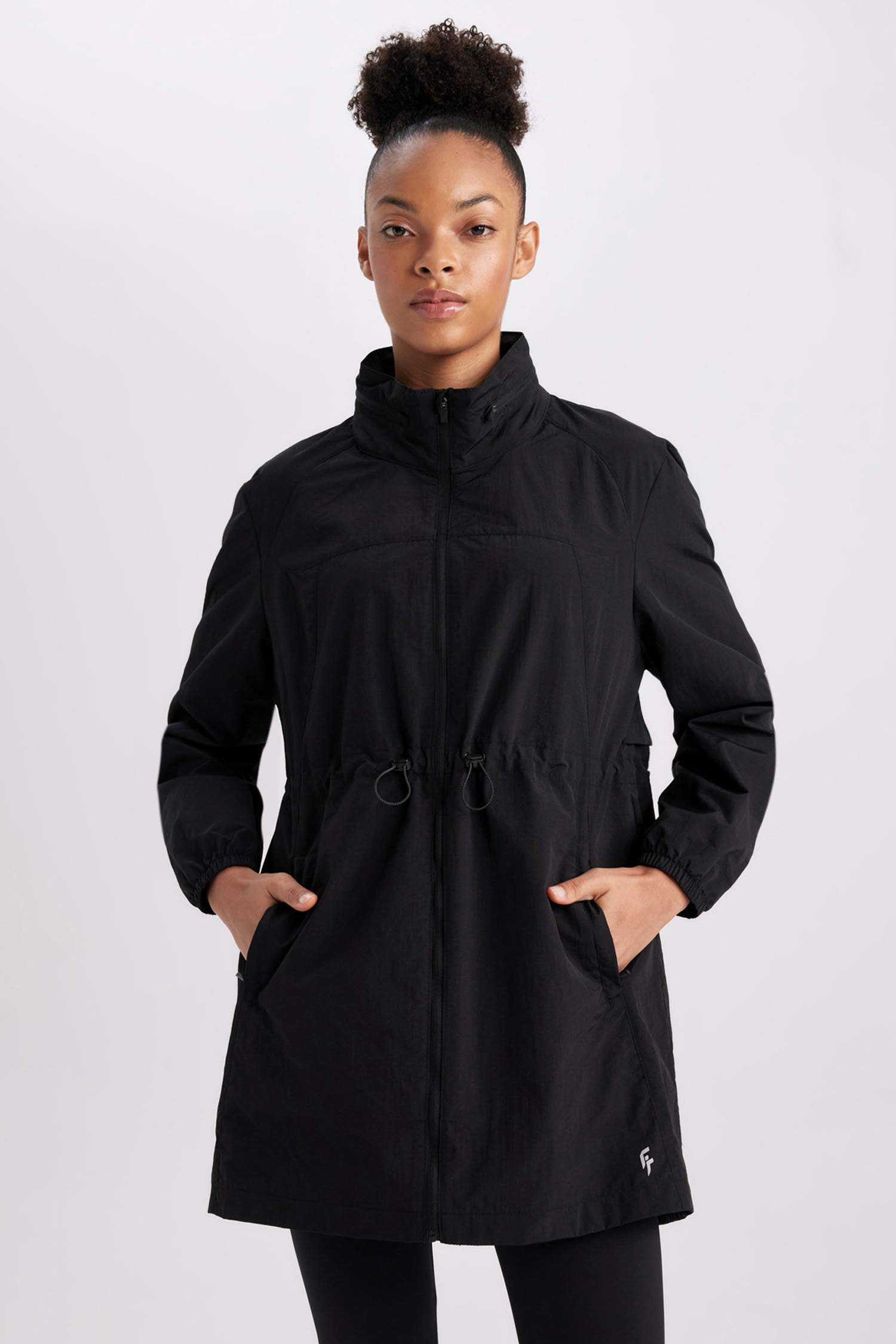 Su İtici İnce Uzun Rüzgar Geçirmez Mont Slim Fit Dar Kesim Gizli Kapüşonlu Beli Büzgülü Cepli Mevsimlik Baharlık