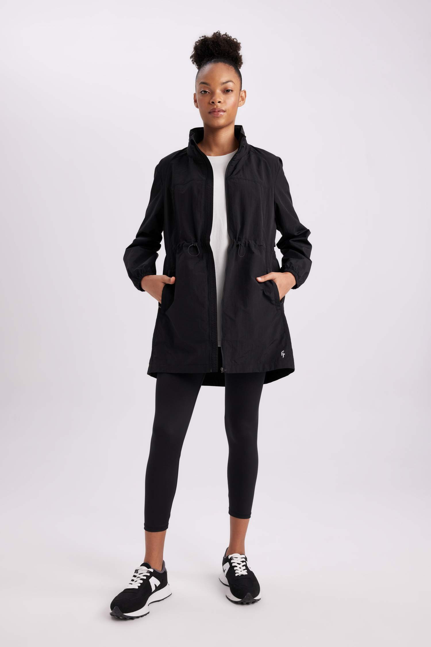 Su İtici İnce Uzun Rüzgar Geçirmez Mont Slim Fit Dar Kesim Gizli Kapüşonlu Beli Büzgülü Cepli Mevsimlik Baharlık