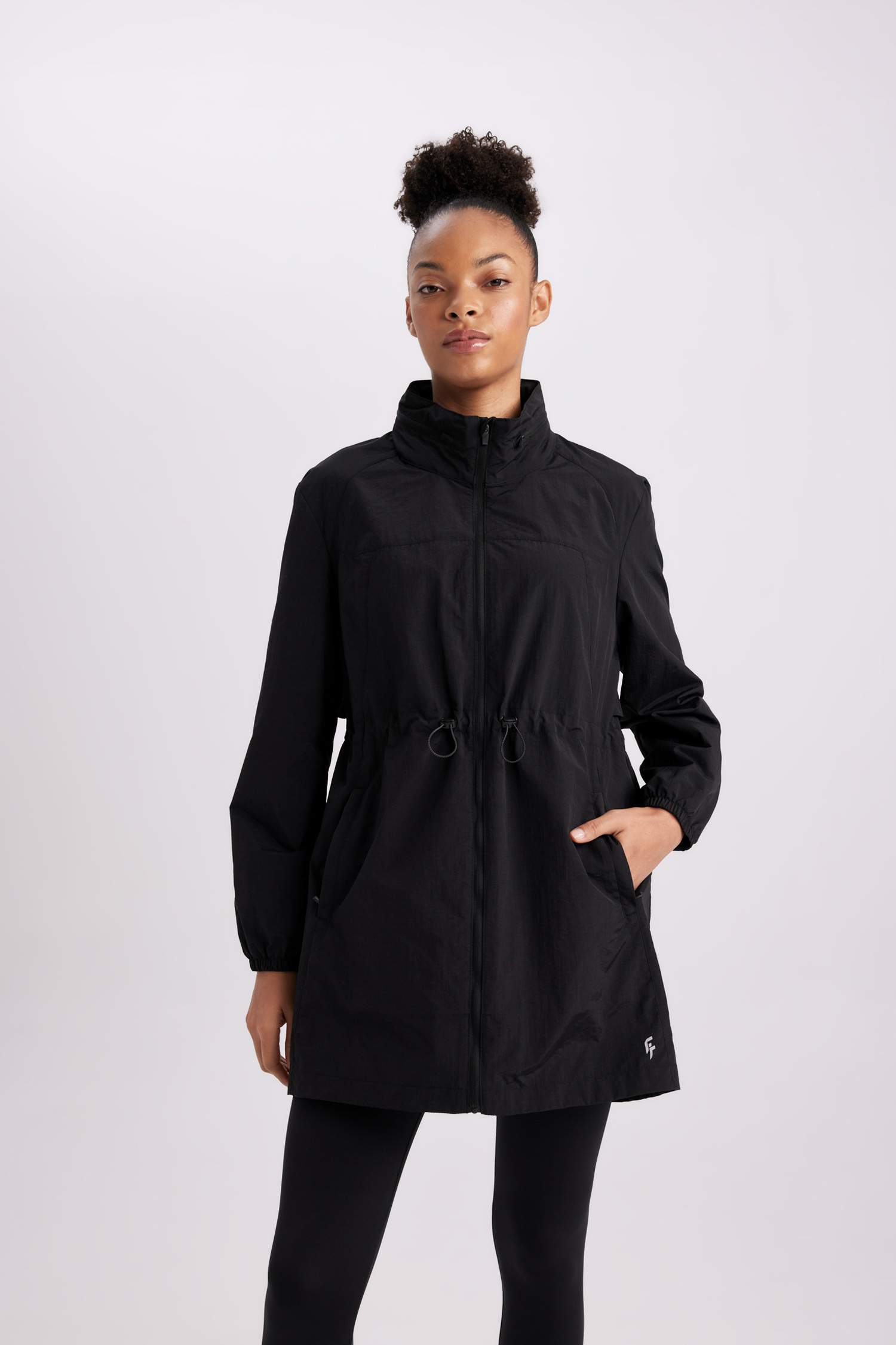 Su İtici İnce Uzun Rüzgar Geçirmez Mont Slim Fit Dar Kesim Gizli Kapüşonlu Beli Büzgülü Cepli Mevsimlik Baharlık