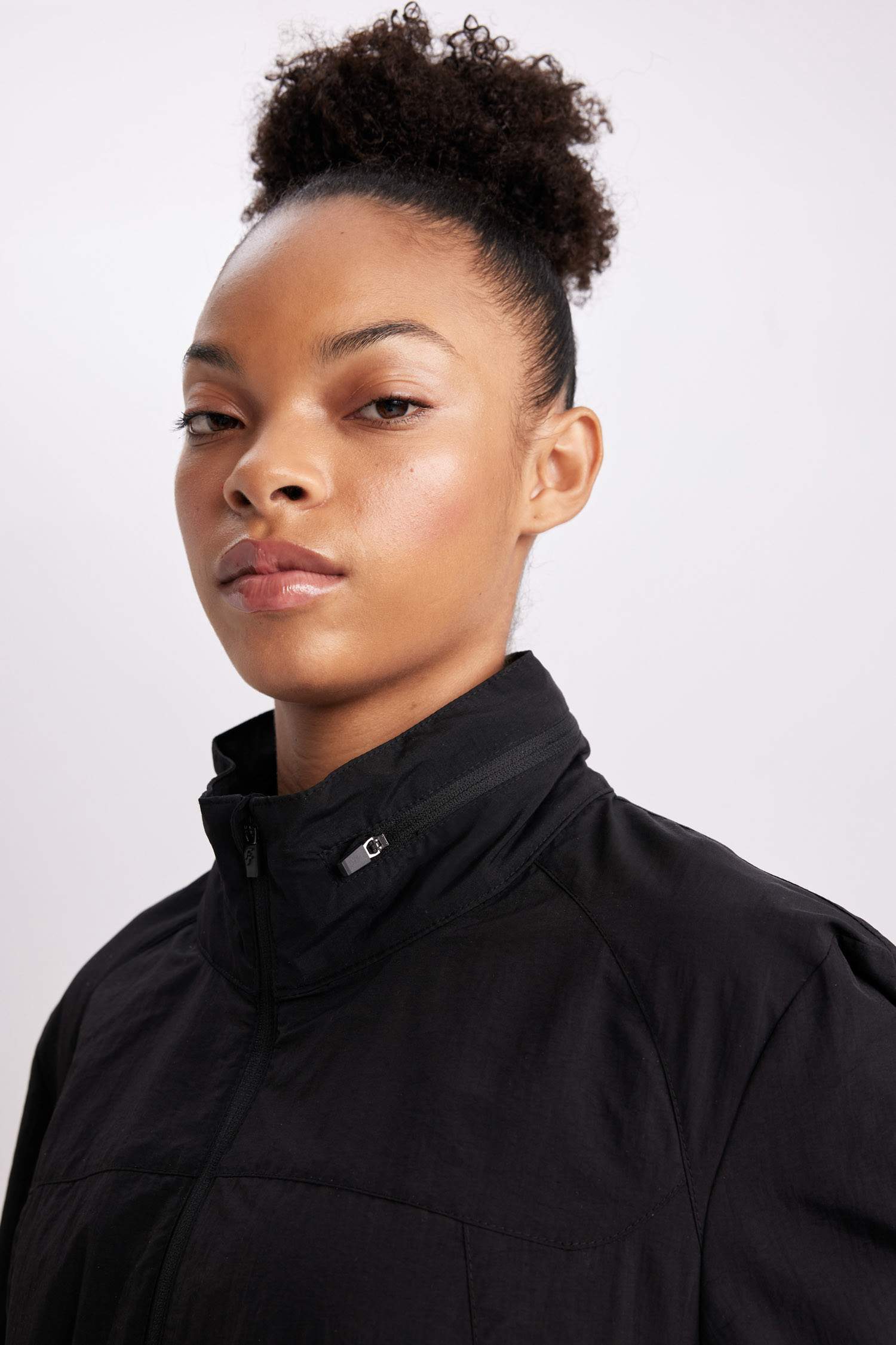 Su İtici İnce Uzun Rüzgar Geçirmez Mont Slim Fit Dar Kesim Gizli Kapüşonlu Beli Büzgülü Cepli Mevsimlik Baharlık