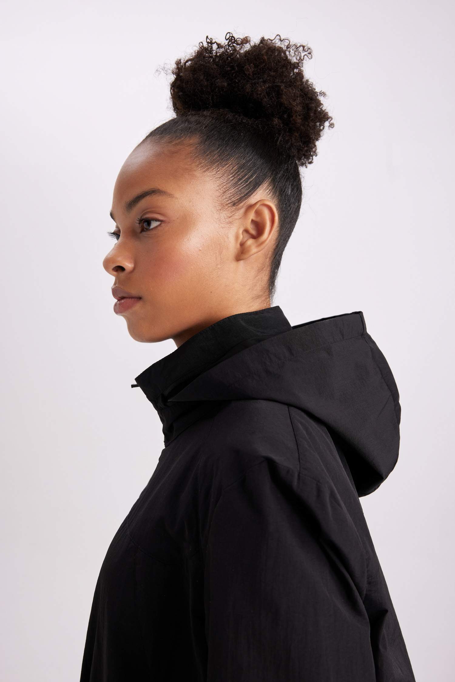 Su İtici İnce Uzun Rüzgar Geçirmez Mont Slim Fit Dar Kesim Gizli Kapüşonlu Beli Büzgülü Cepli Mevsimlik Baharlık