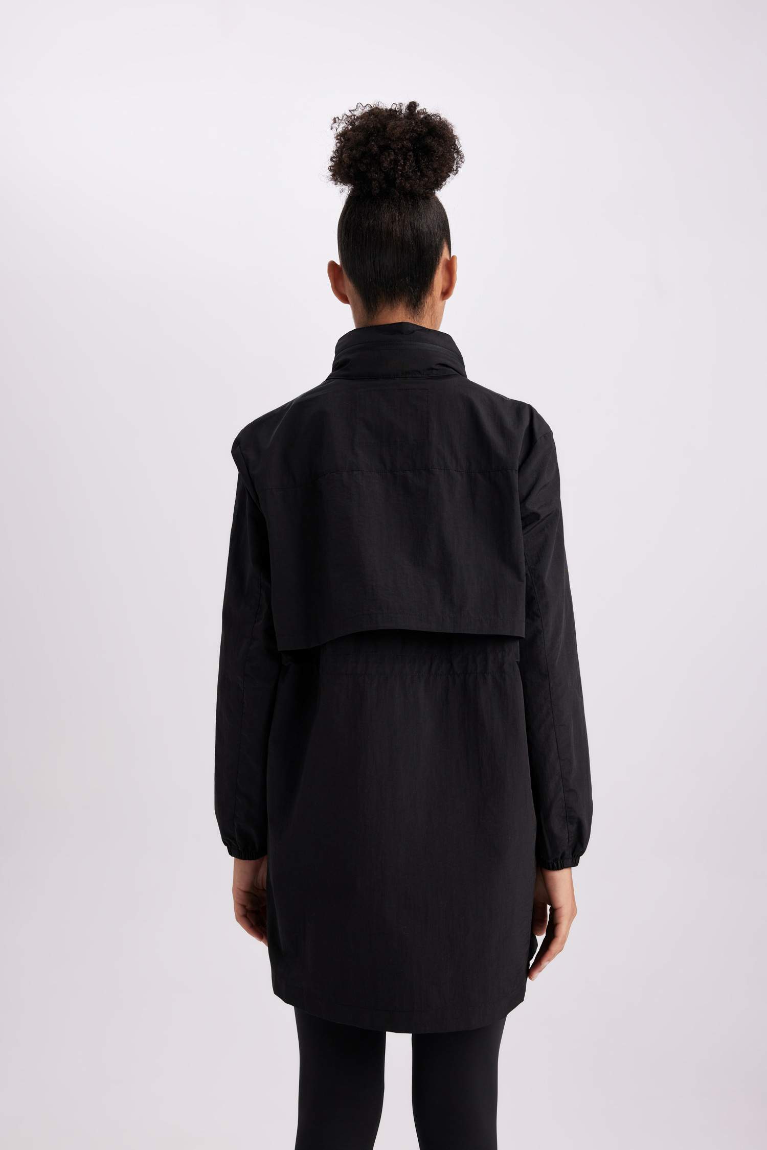 Su İtici İnce Uzun Rüzgar Geçirmez Mont Slim Fit Dar Kesim Gizli Kapüşonlu Beli Büzgülü Cepli Mevsimlik Baharlık