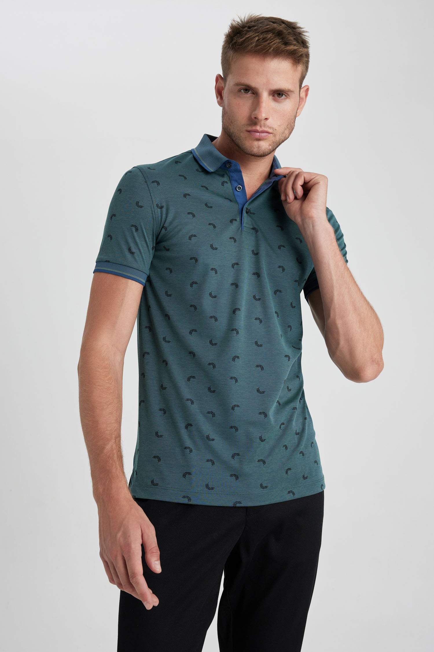 Slim Fit Polo Neck Printed Short Sleeve T-Shirt