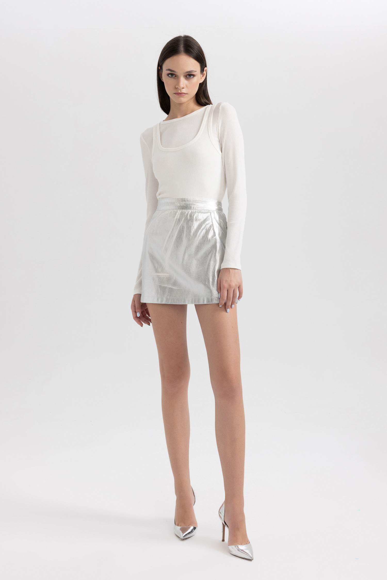 A Kesim Parlak Mini Etek