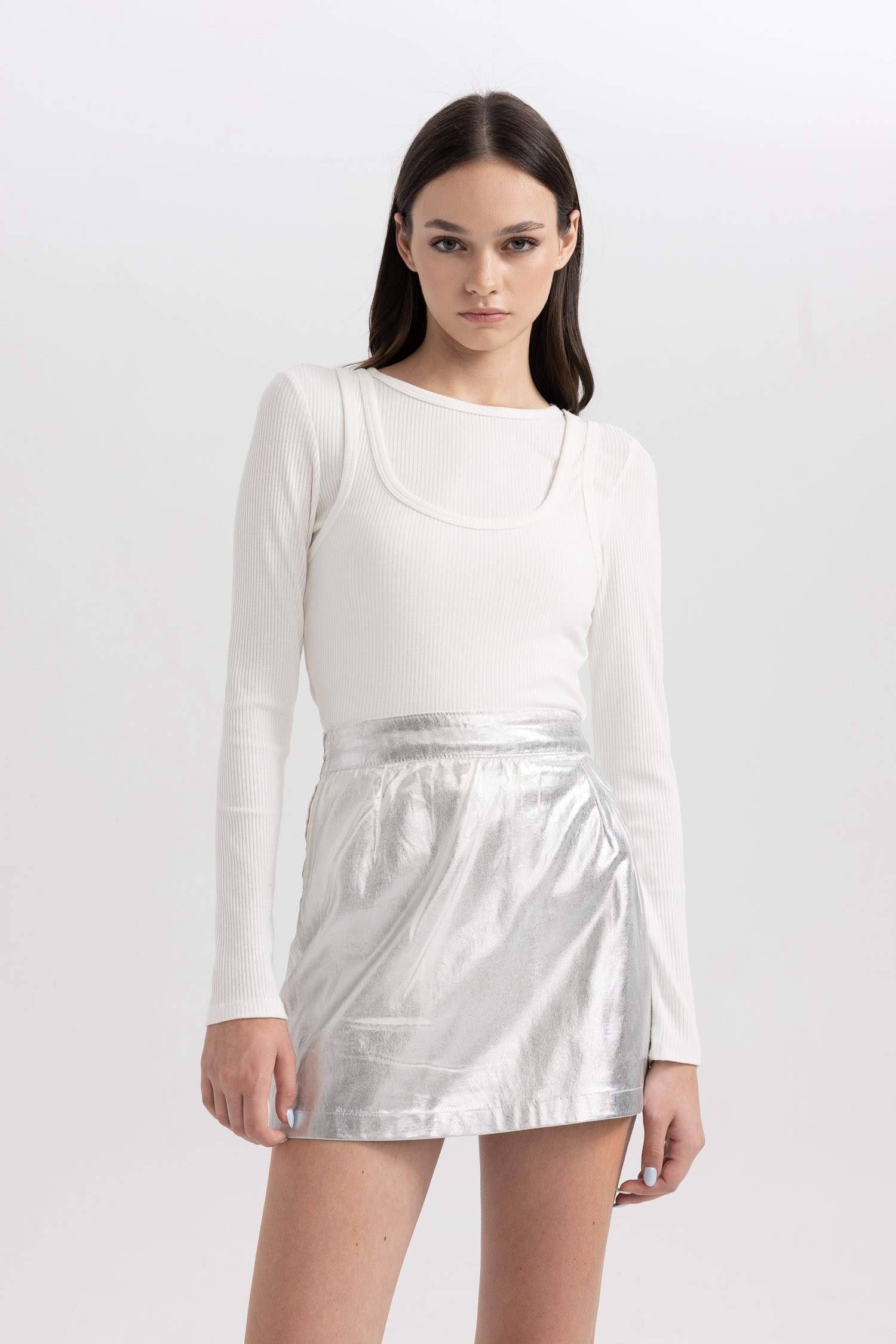 A Kesim Parlak Mini Etek