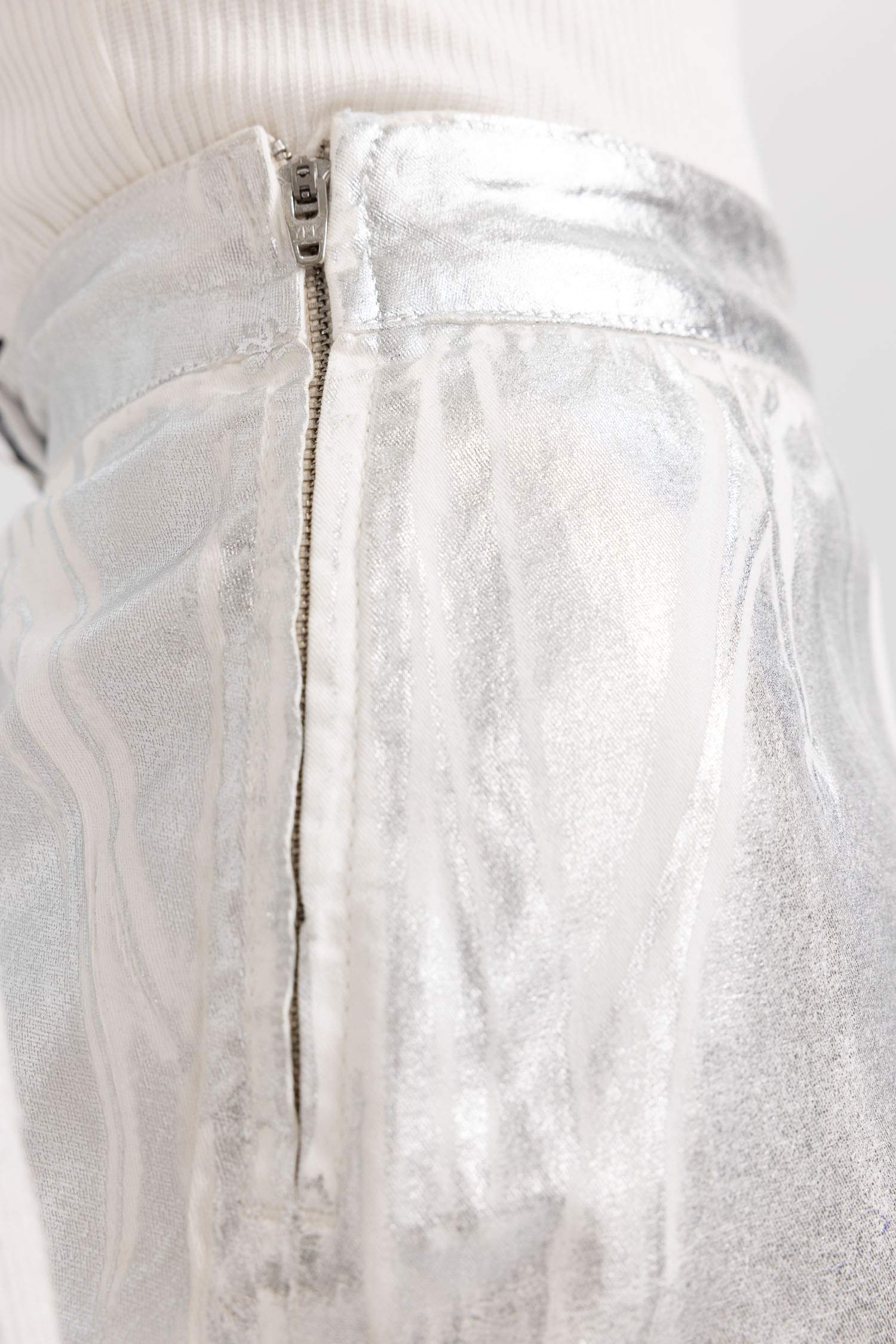 A Kesim Parlak Mini Etek