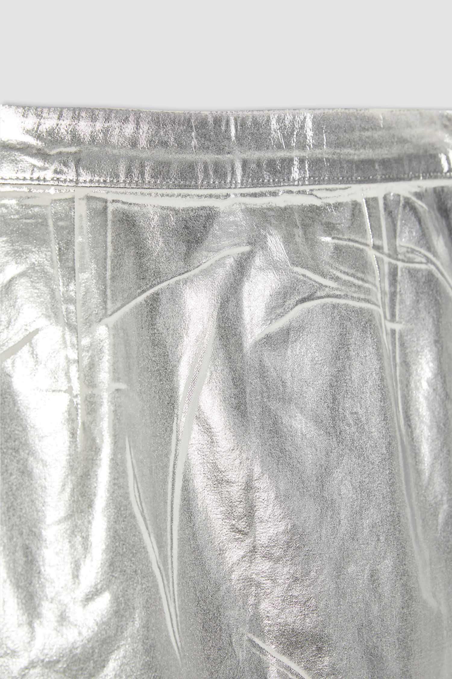 A Kesim Parlak Mini Etek