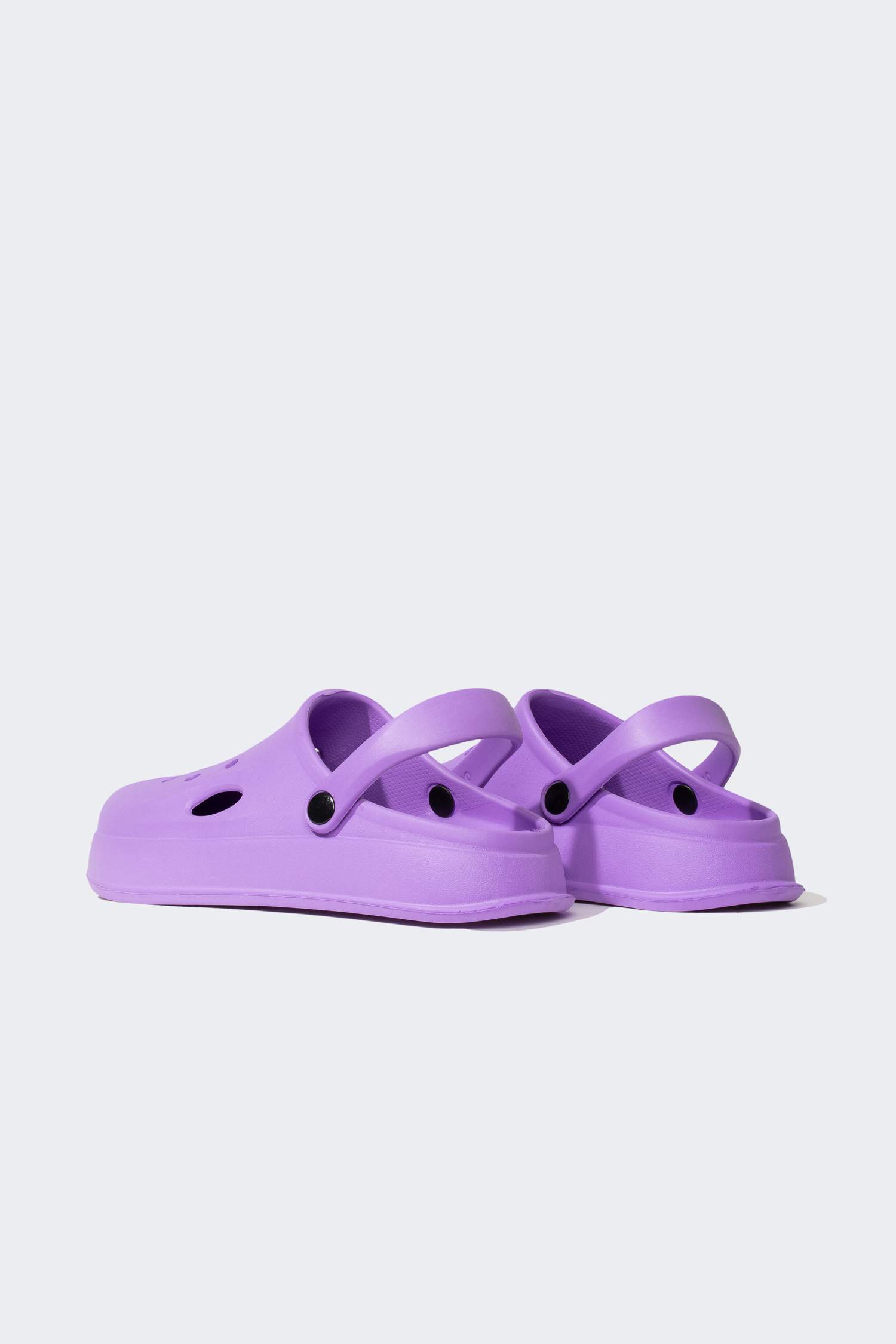 صندل بكعب عالي