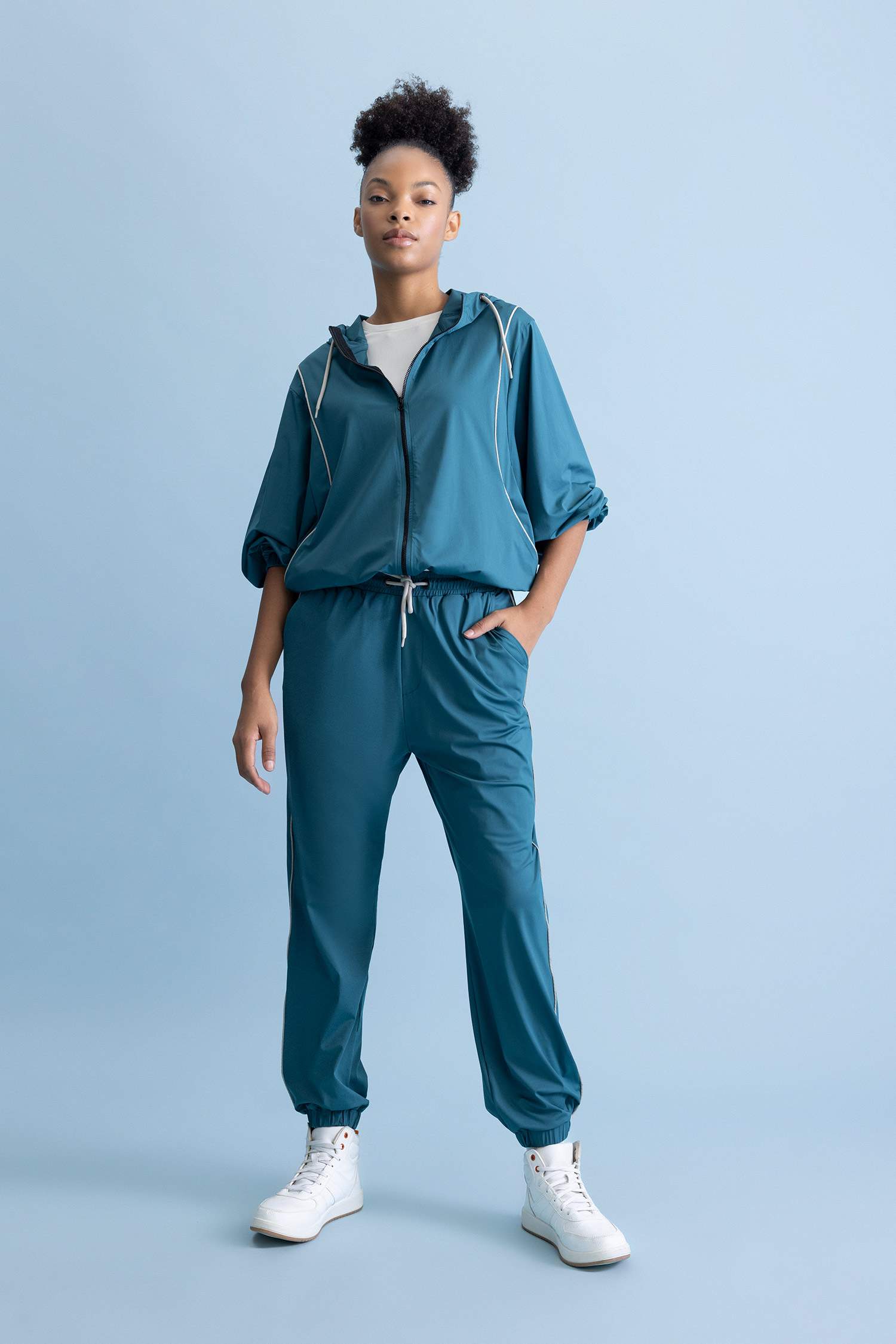 جاكيت رياضي قصة فضفاضة من DeFactoFit