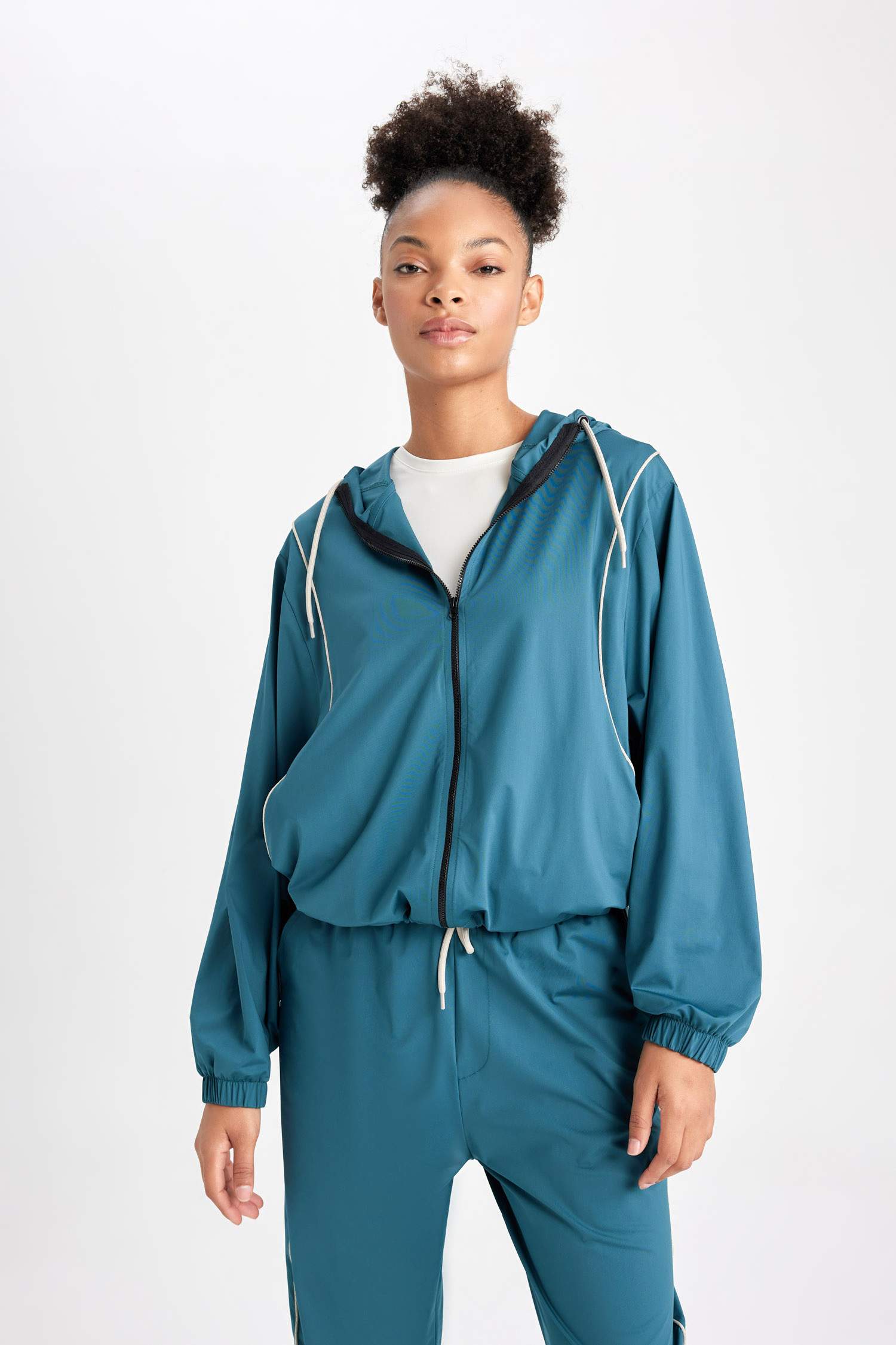 جاكيت رياضي قصة فضفاضة من DeFactoFit