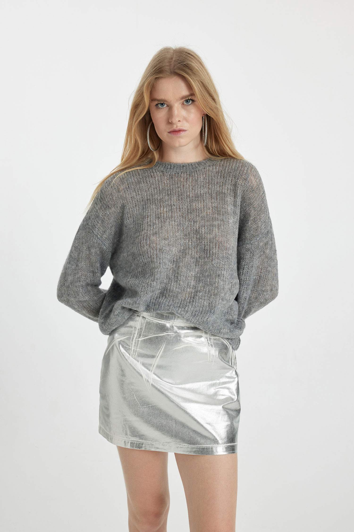 بلوز صوف تريكو قصة عادية برقبة مستديرة