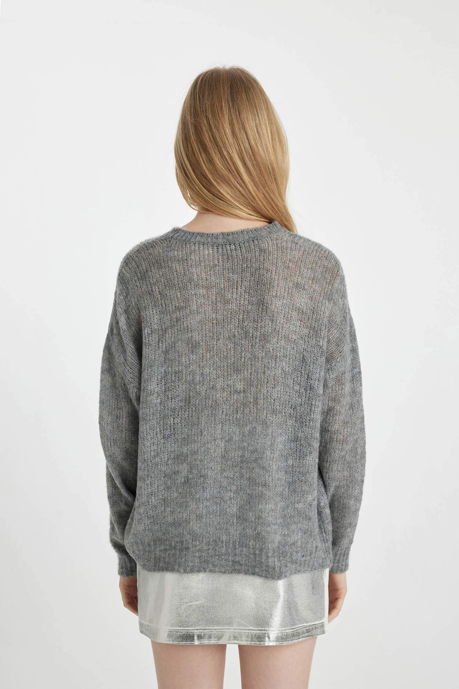 بلوز صوف تريكو قصة عادية برقبة مستديرة