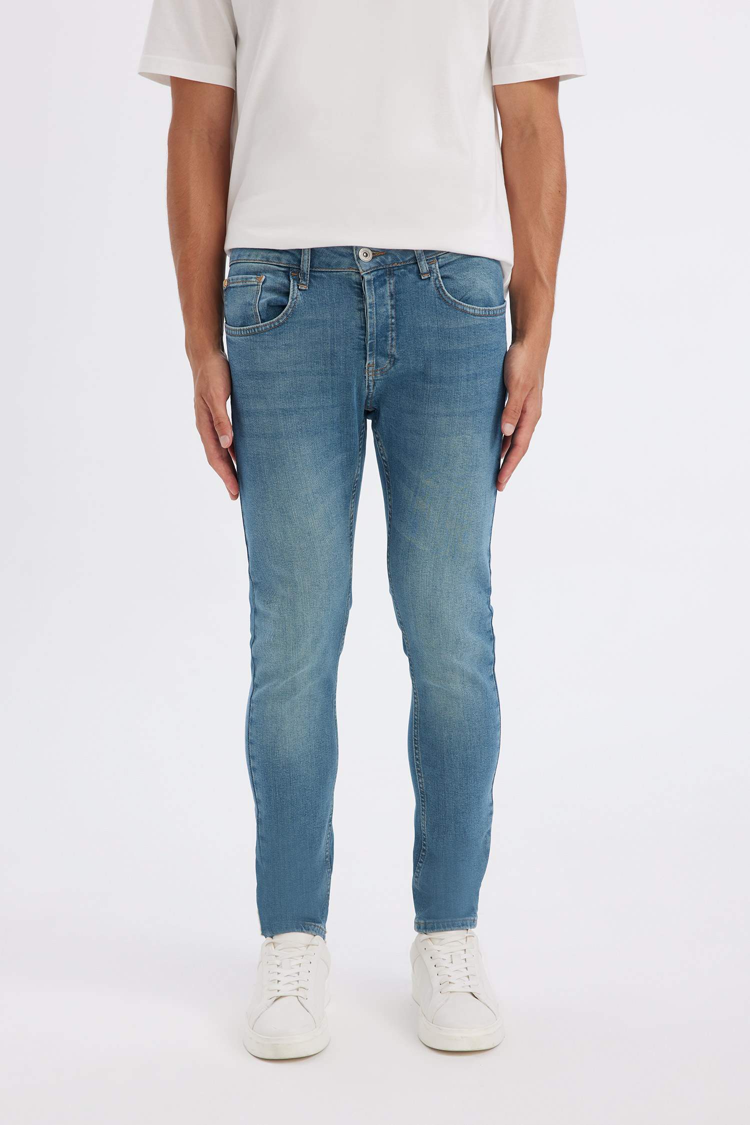 بنطلون جينز قصة ضيقة مريحة