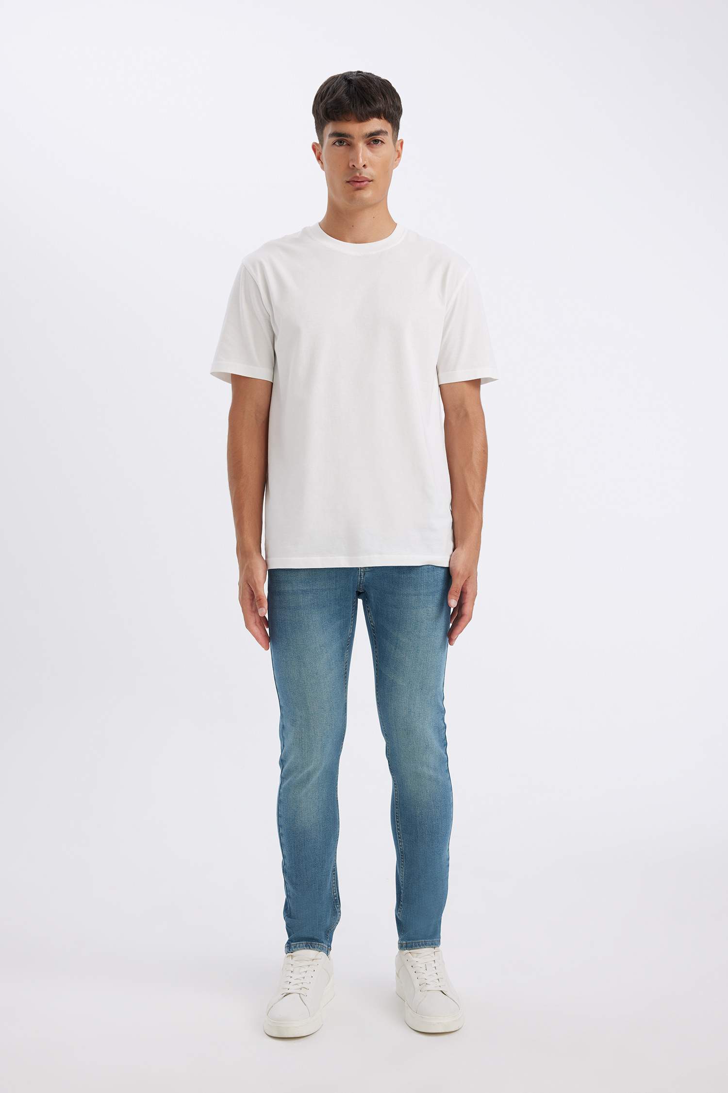 بنطلون جينز قصة ضيقة مريحة