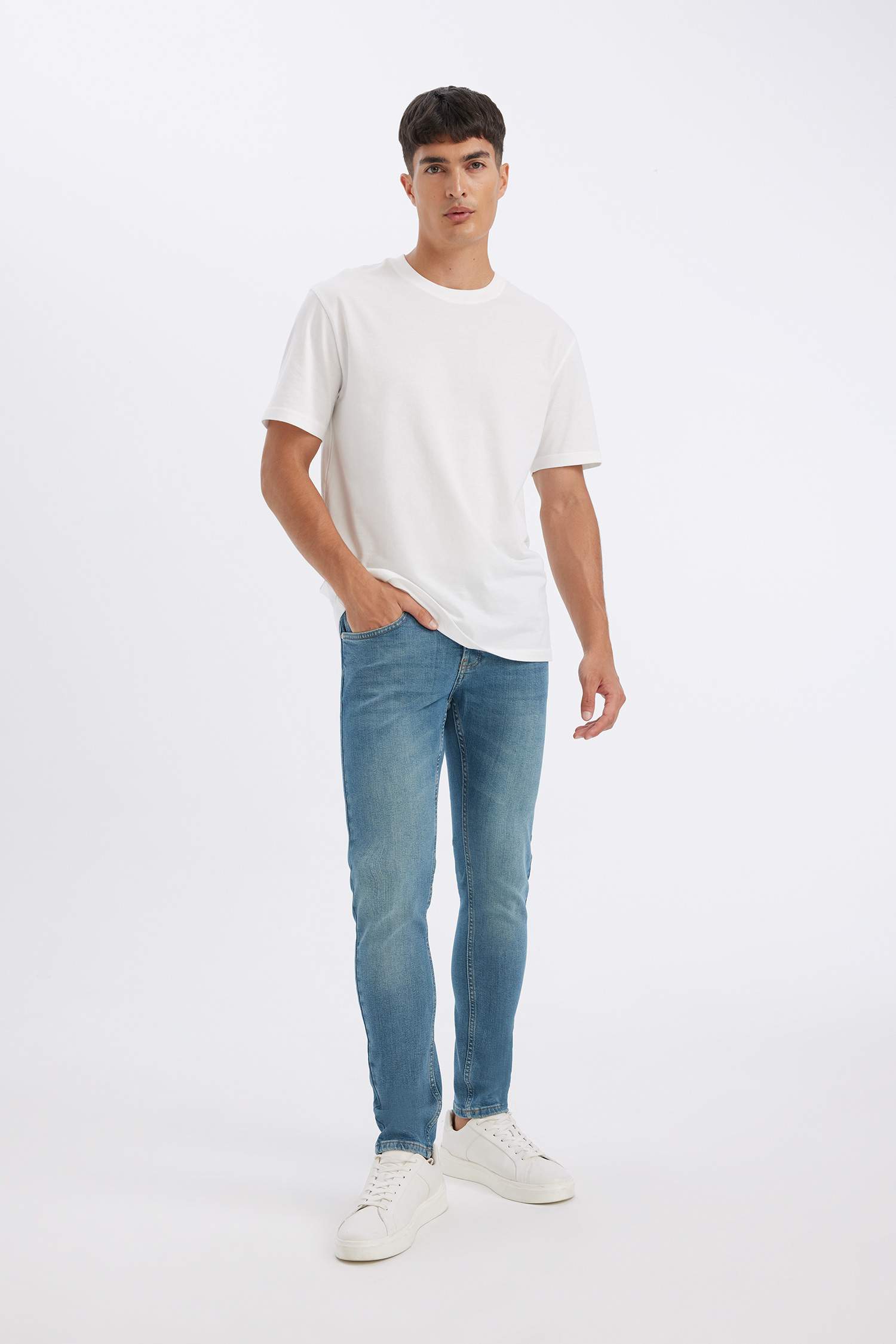 بنطلون جينز قصة ضيقة مريحة