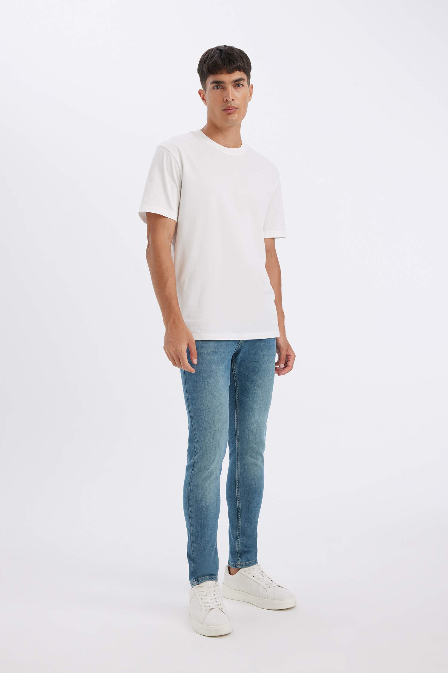 بنطلون جينز قصة ضيقة مريحة