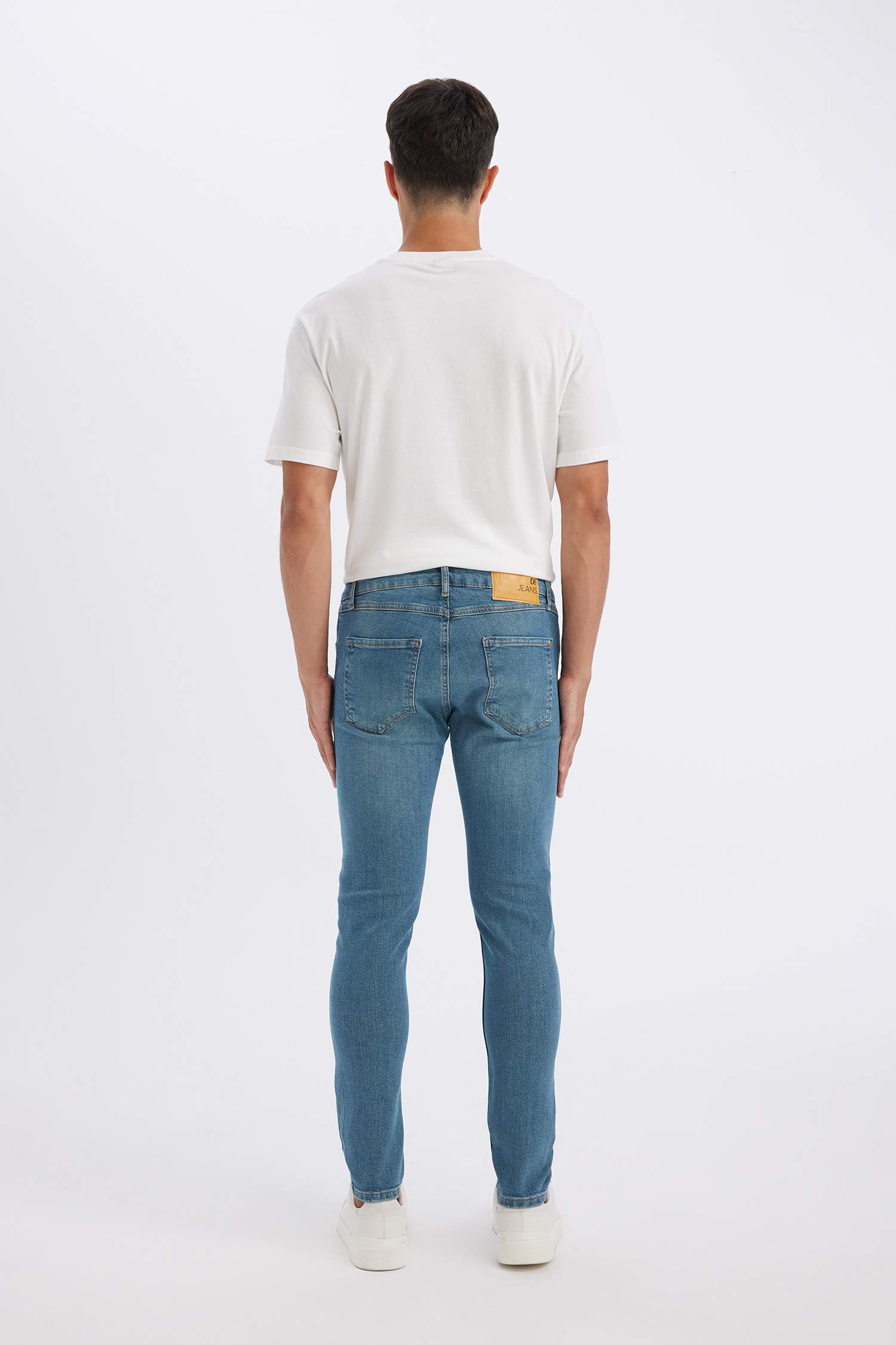 بنطلون جينز قصة ضيقة مريحة