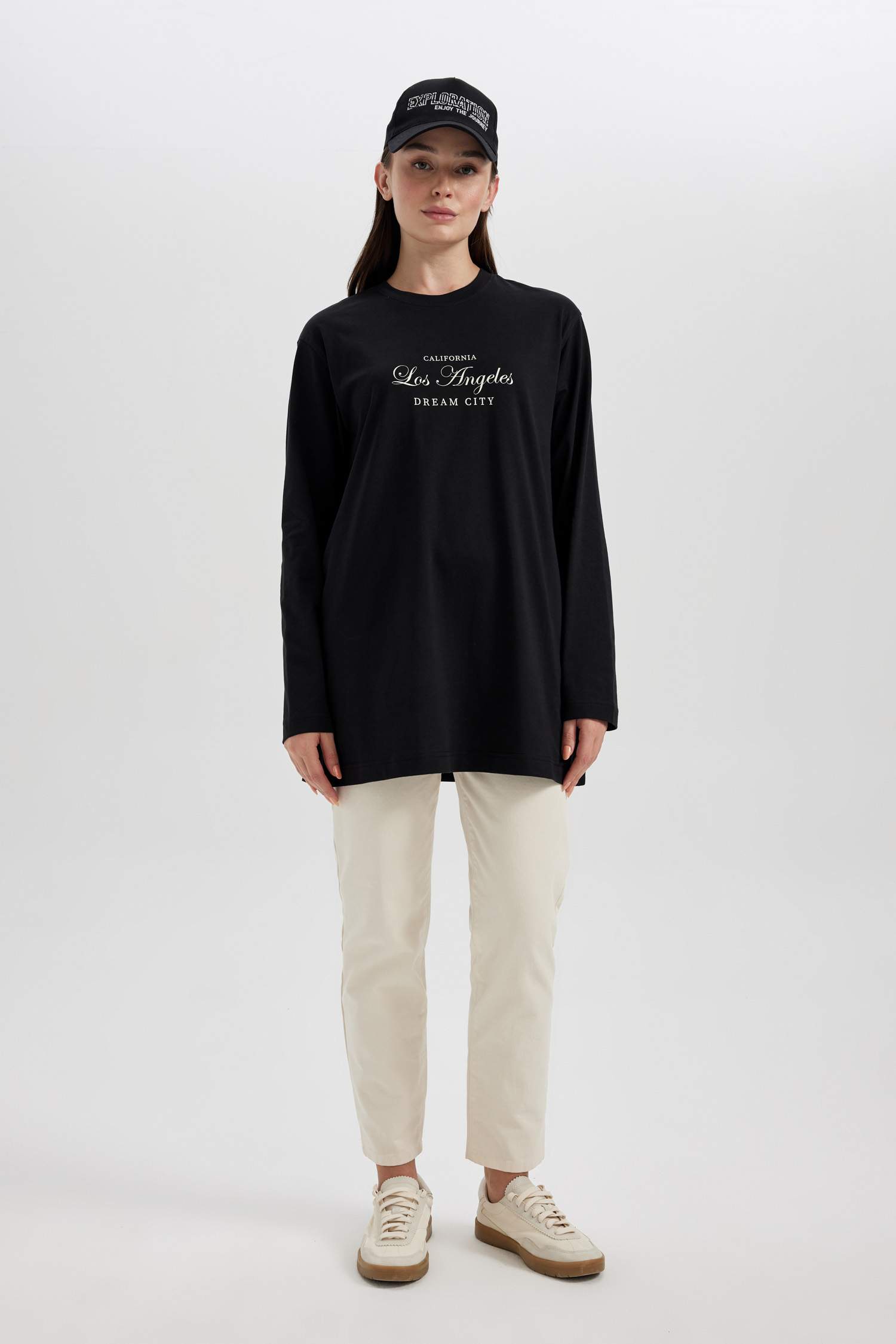 تونيك كم طويل بطبعة شعار قصة عادية