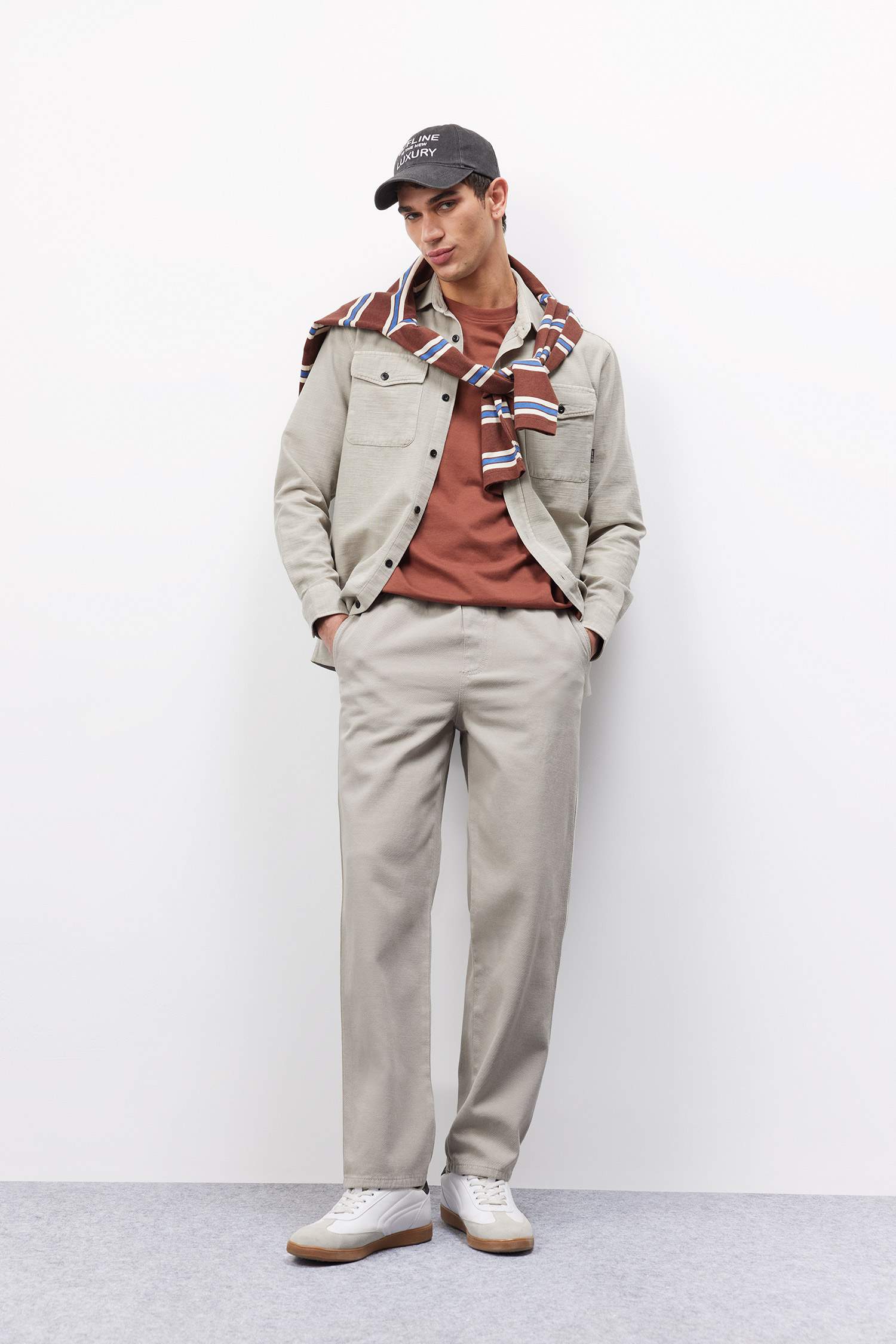 Chemise en coton à manches longues et coupe régulière